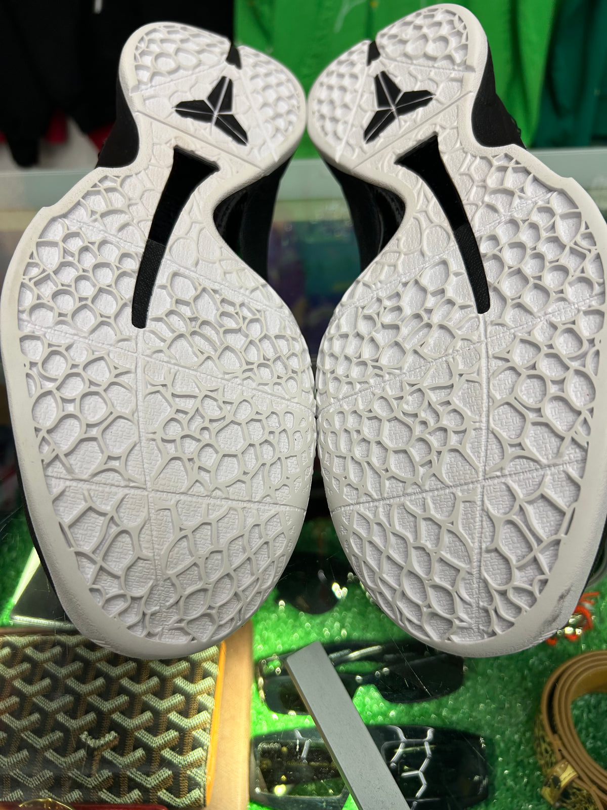 KOBE 6 MAMBACITA SWEET 16 (PRE-OWNED NO BOX) (FLAWS IN PHOTOS)