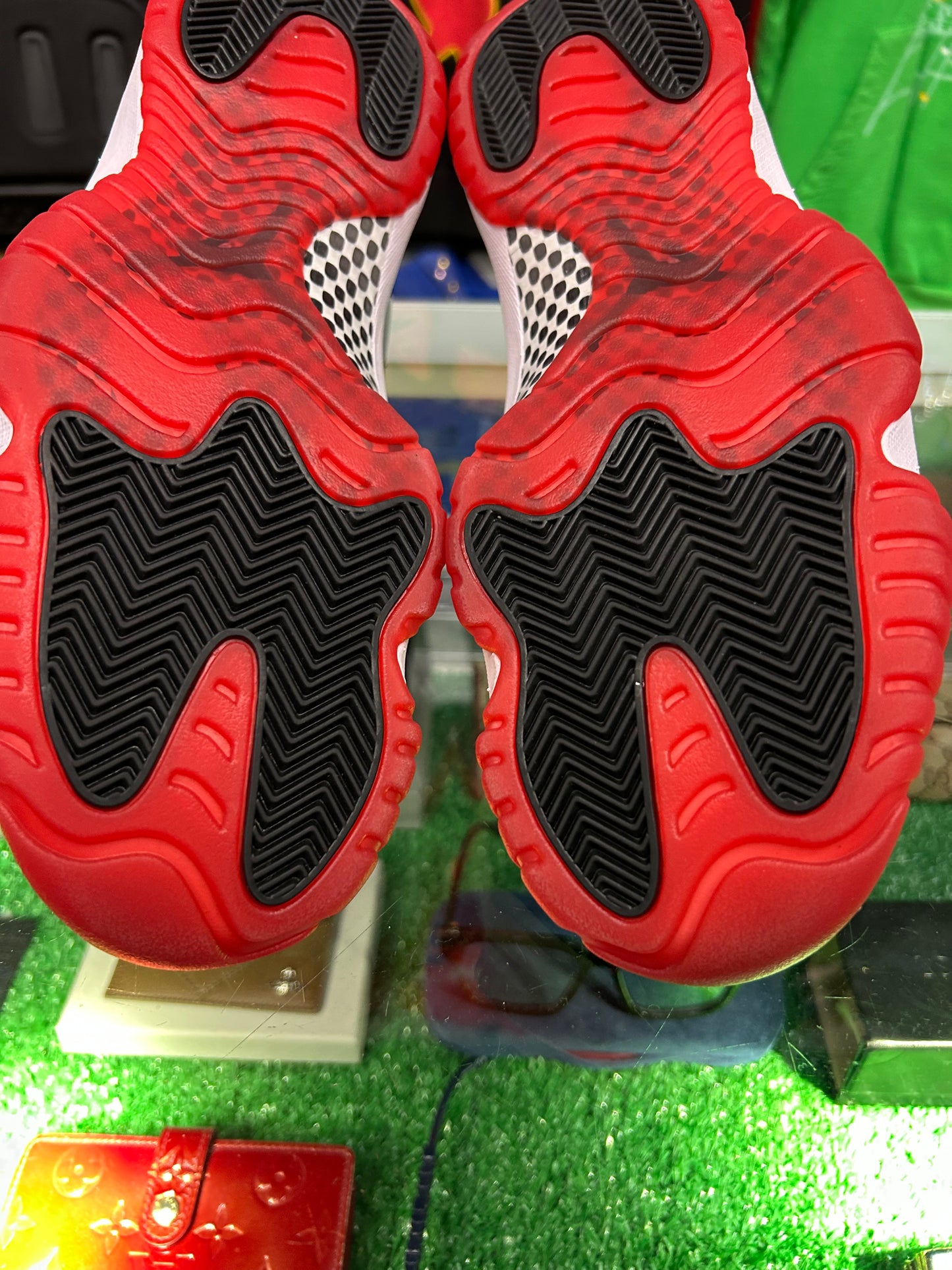 JORDAN 11 RETRO BRED (PRE-OWNED / WITH BOX)