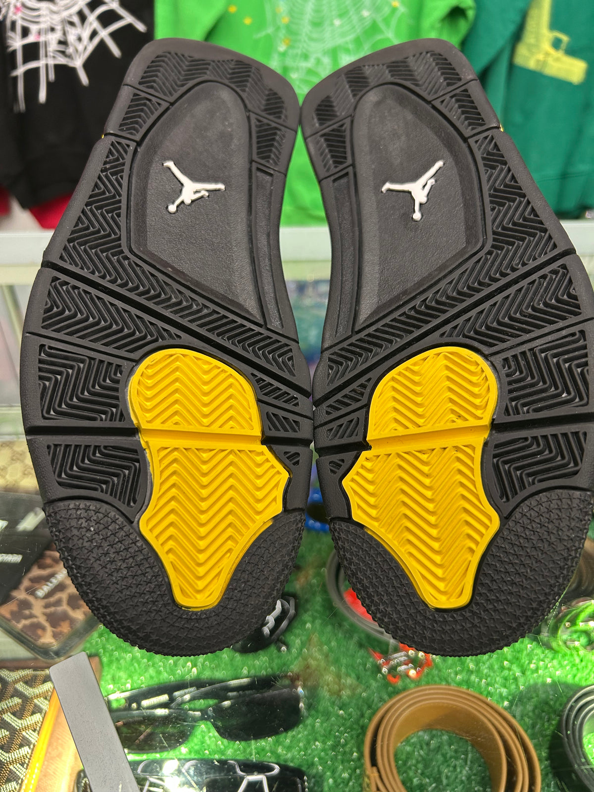 JORDAN 4 YELLOW THUNDER (PRE-OWNED W/ BOX)