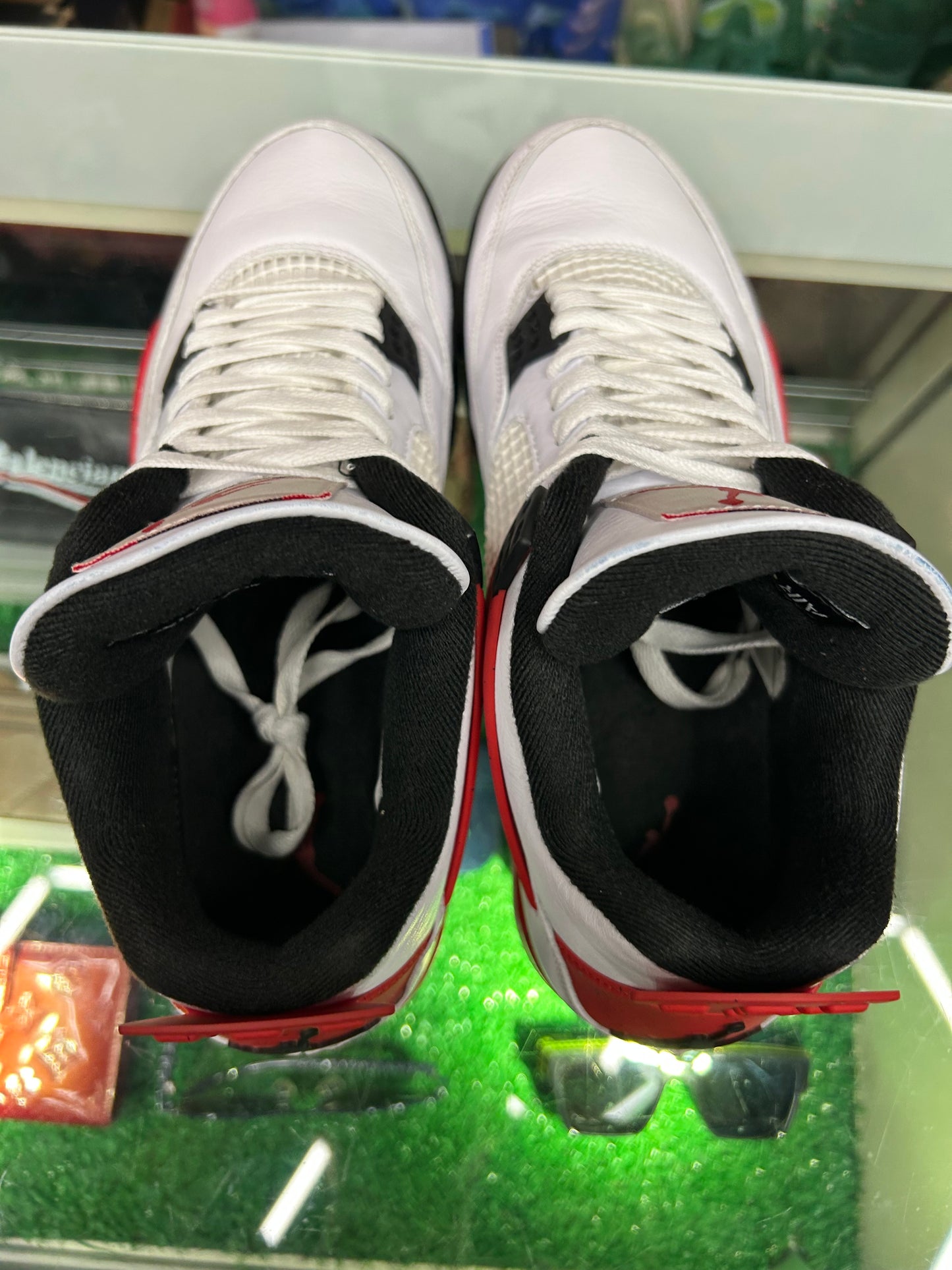 JORDAN 4 RETRO RED CEMENT (PRE-OWNED / WITH BOX)