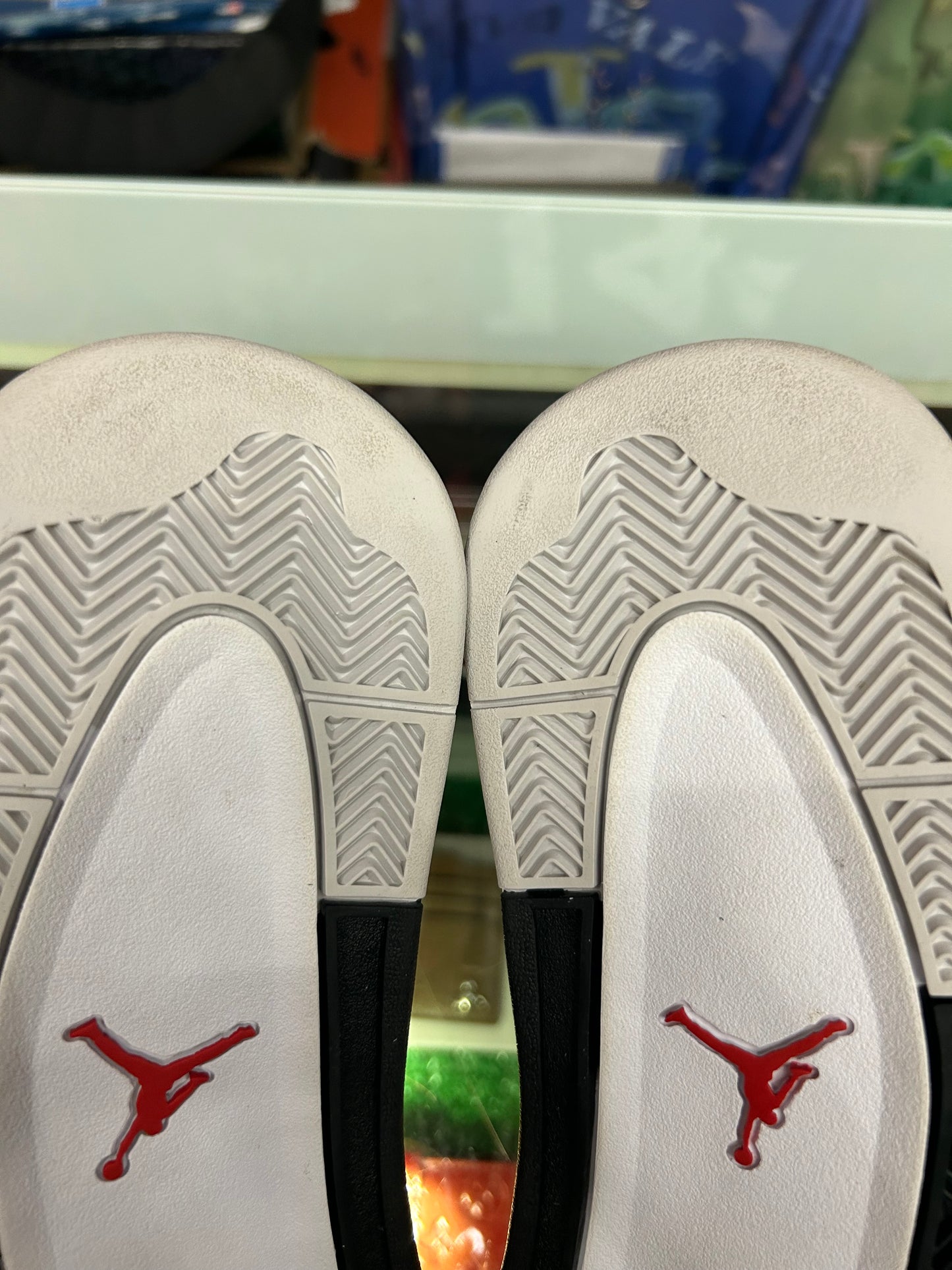 JORDAN 4 RETRO RED CEMENT (PRE-OWNED / WITH BOX)