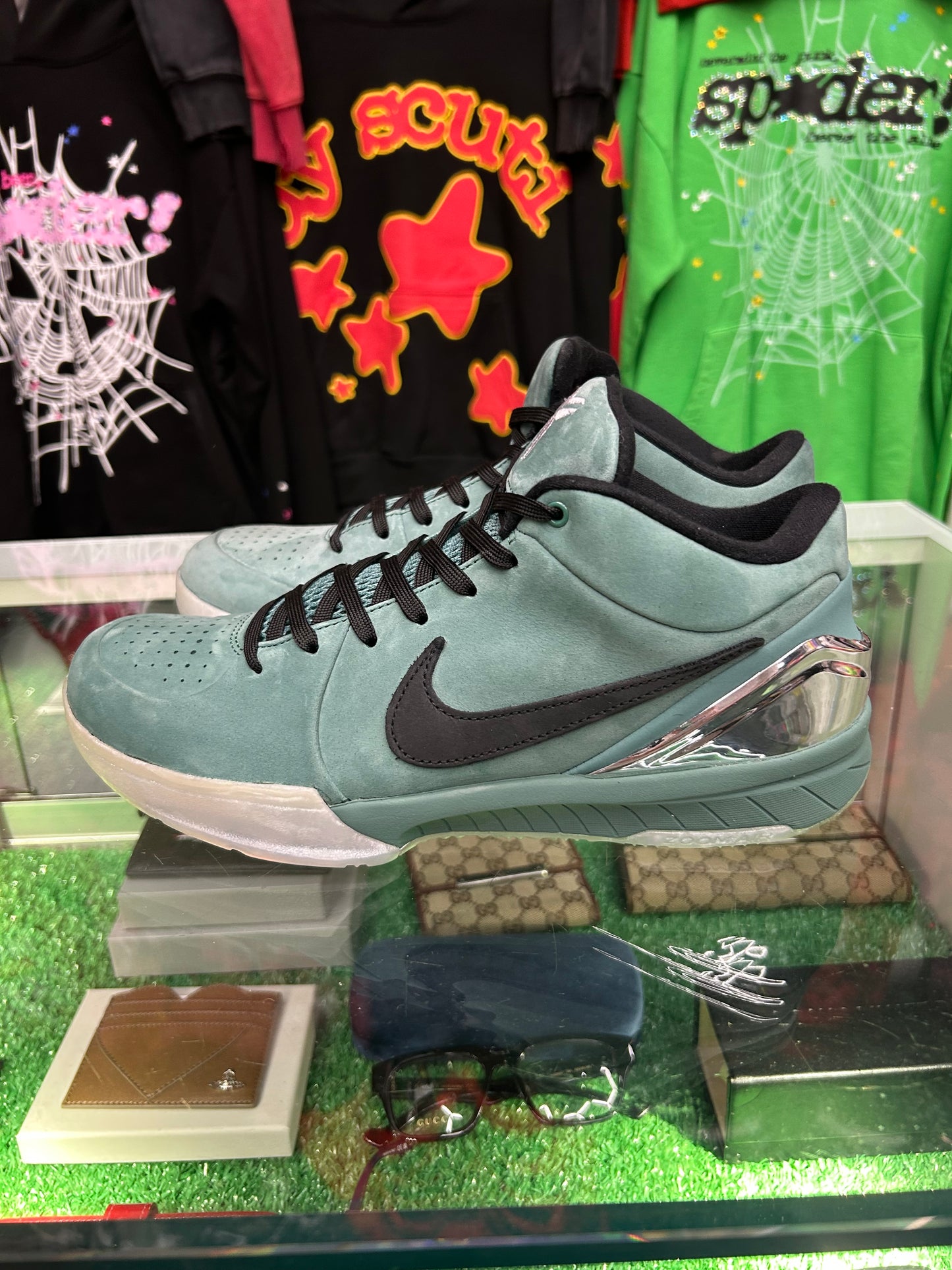 KOBE 4 PROTRO GIRL DAD (PRE-OWNED W/ BOX)