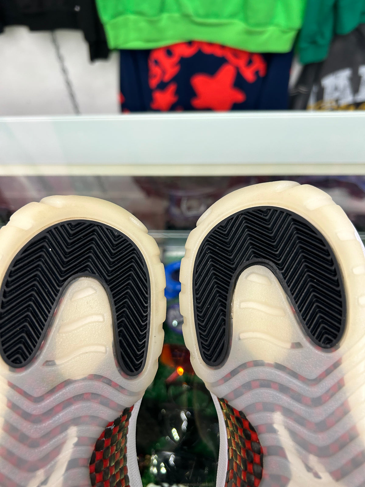 JORDAN 11 72-10 (PRE-OWNED W/ BOX)