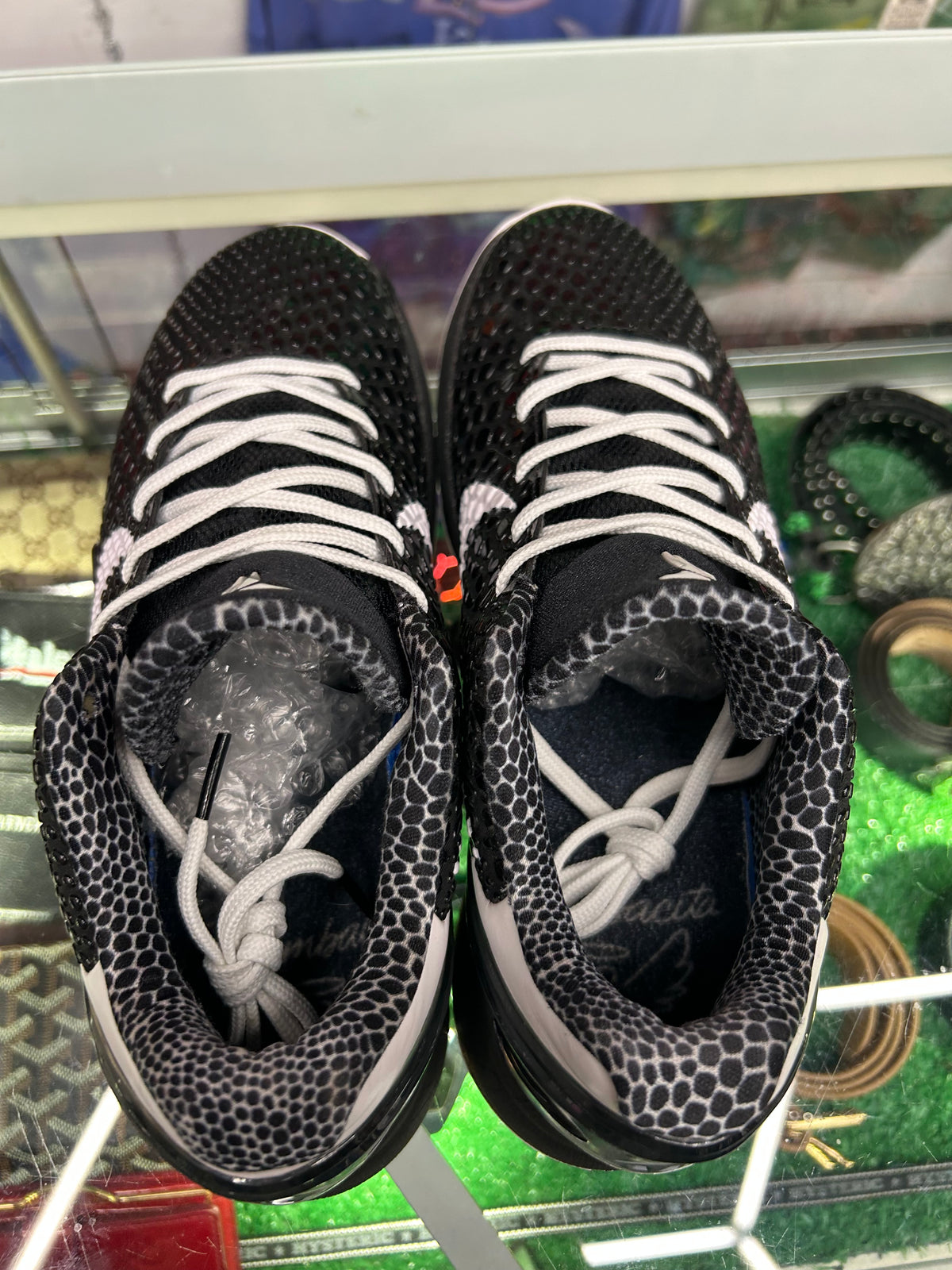 KOBE 6 MAMBACITA SWEET 16 (PRE-OWNED NO BOX) (FLAWS IN PHOTOS)