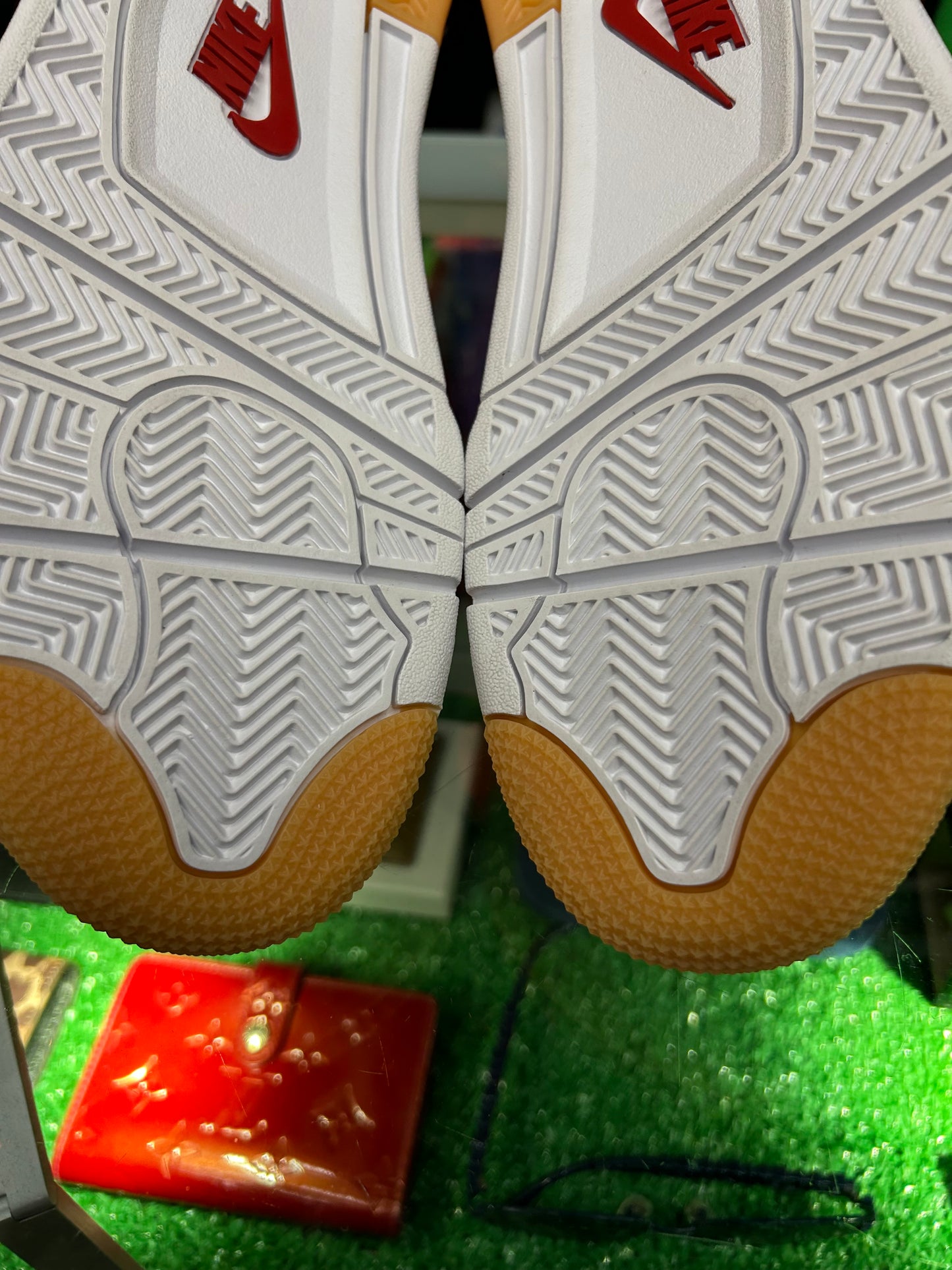JORDAN 4 RETRO SB NAVY (PRE-OWNED / WITH BOX)
