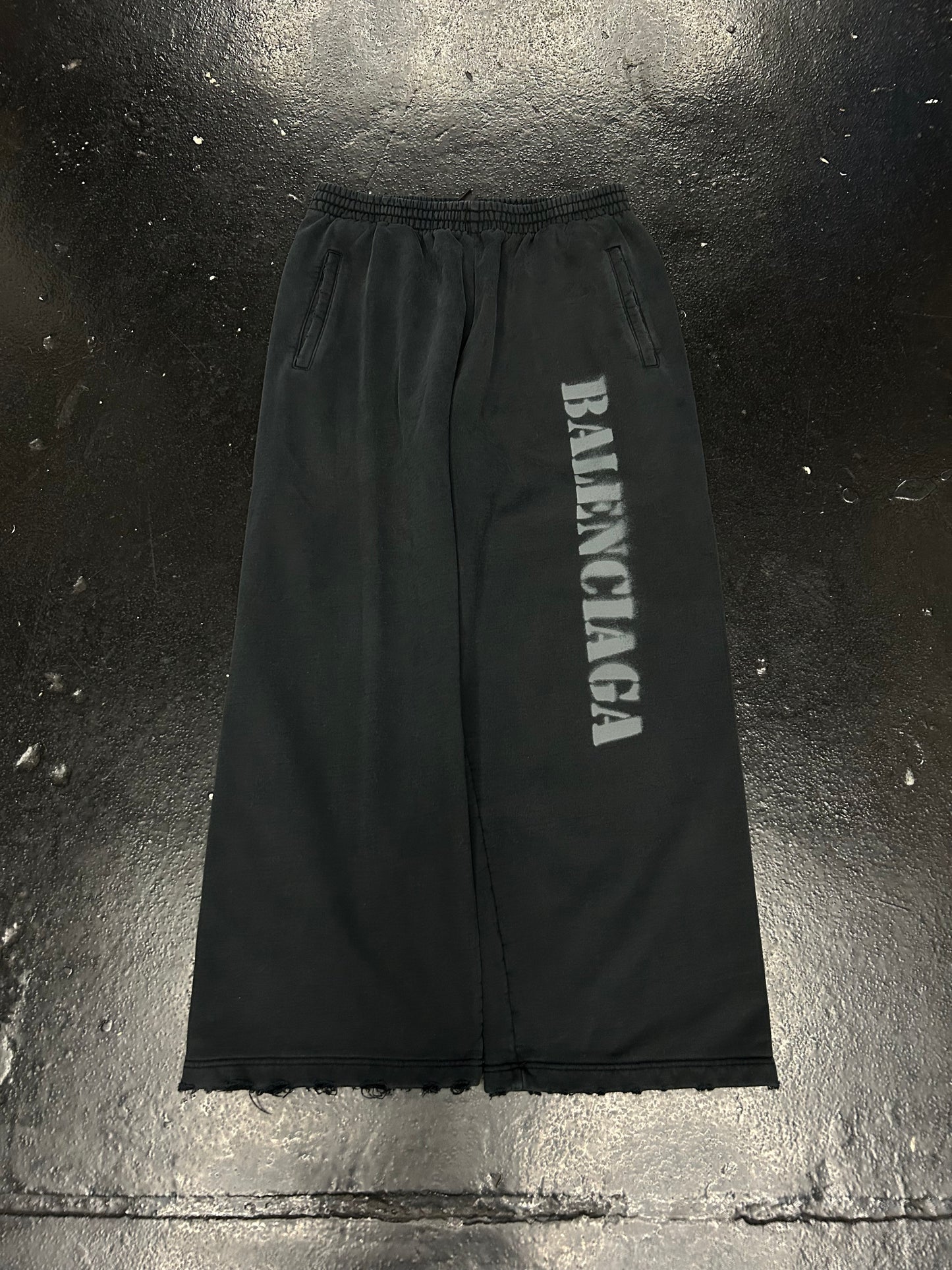 BALENCIAGA STENCIL BLACK SWEATPANTS (PRE-OWNED)