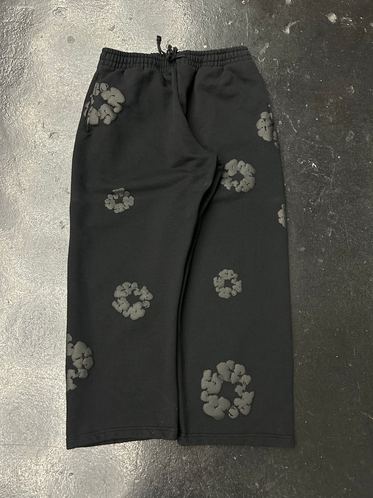 DENIM TEARS BLACK SWEATPANTS (PRE-OWNED)