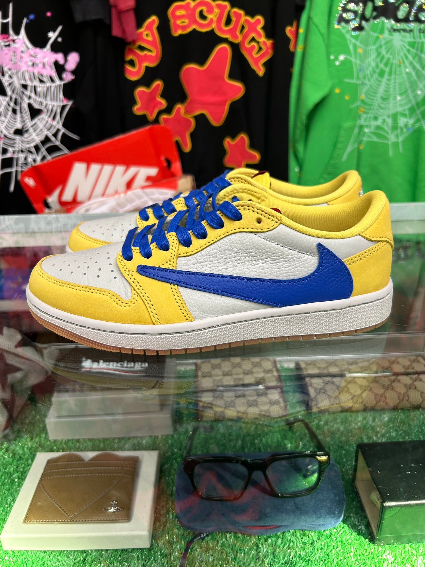TRAVIS SCOTT X JORDAN 1 LOW CANARY (PRE-OWNED / W BOX)