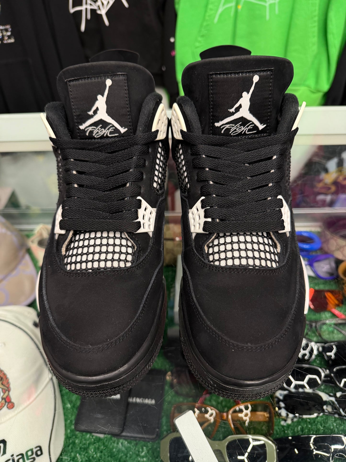 JORDAN 4 WHITE THUNDER (PRE-OWNED W/ BOX)