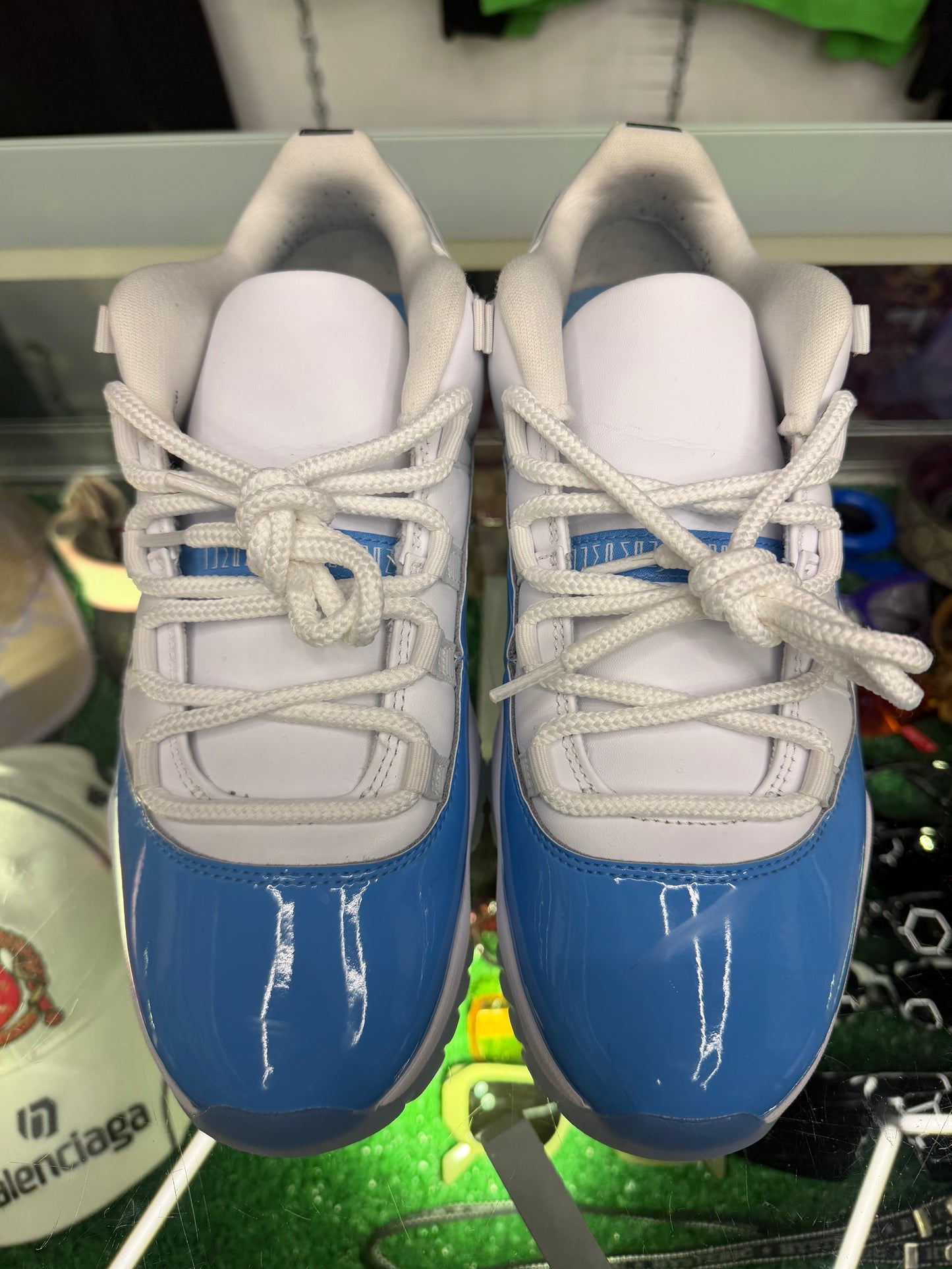 JORDAN 11 LOW UNC (PRE-OWNED W/ BOX)