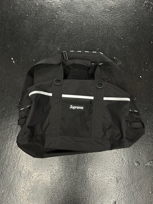 SUPREME BLACK DUFFLE MEDIUM SIZE (BRAND NEW)