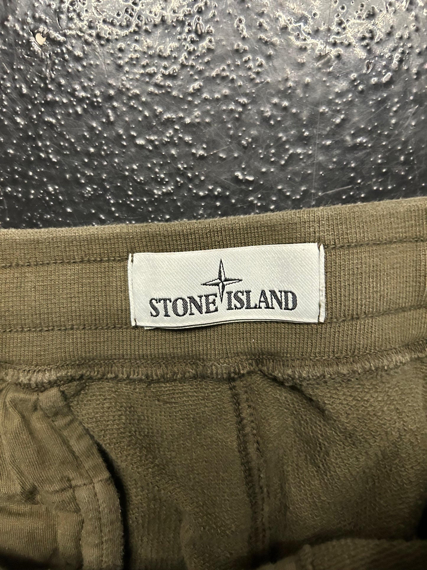 STONE ISLAND MOSS GREEN SHORTS (PRE OWNED)