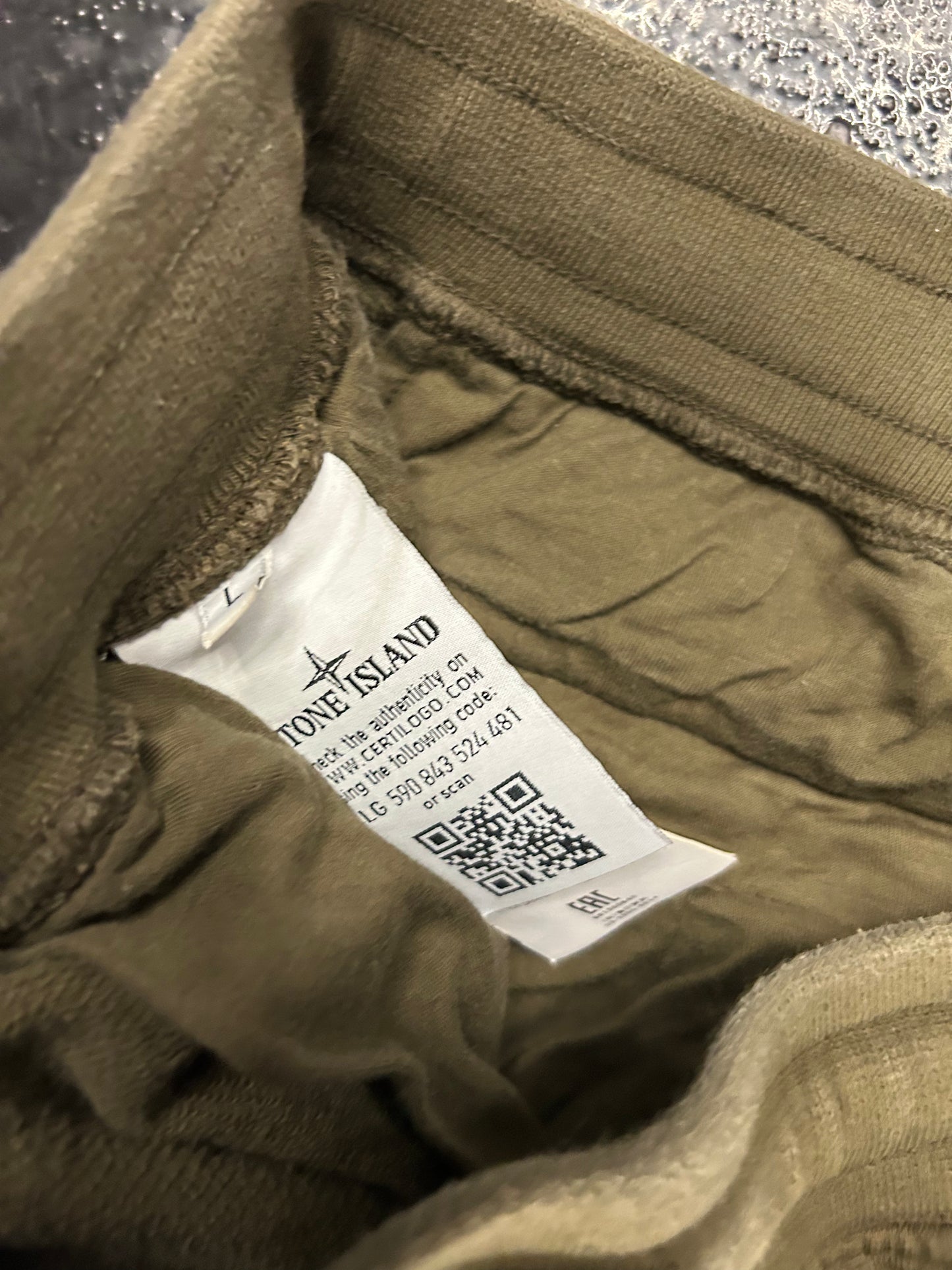 STONE ISLAND MOSS GREEN SHORTS (PRE OWNED)