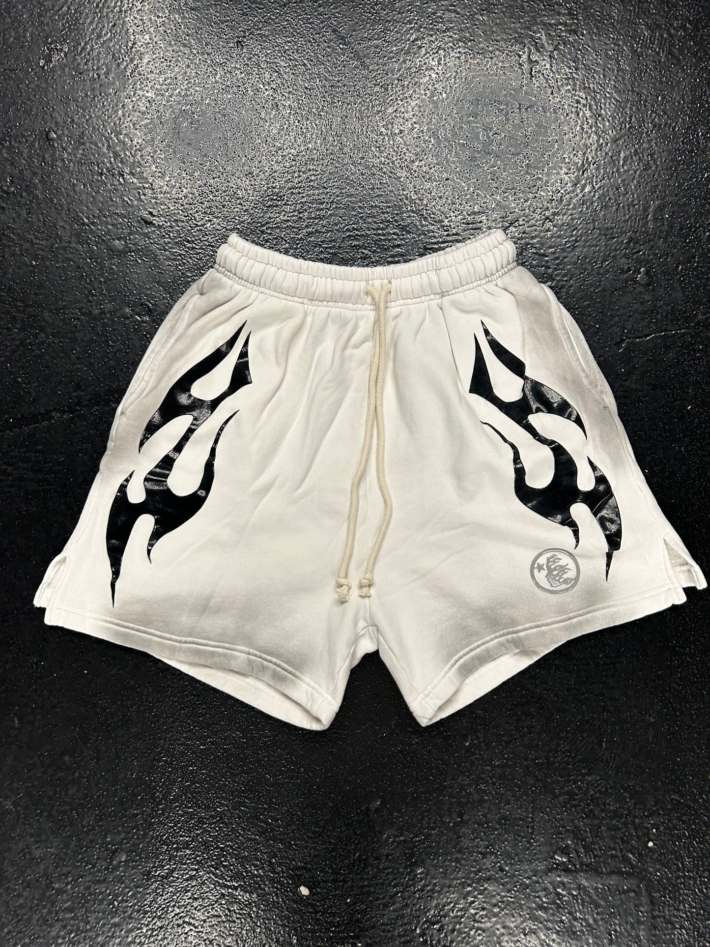HELLSTAR FLAME WHITE SWEAT SHORTS (BRAND NEW)