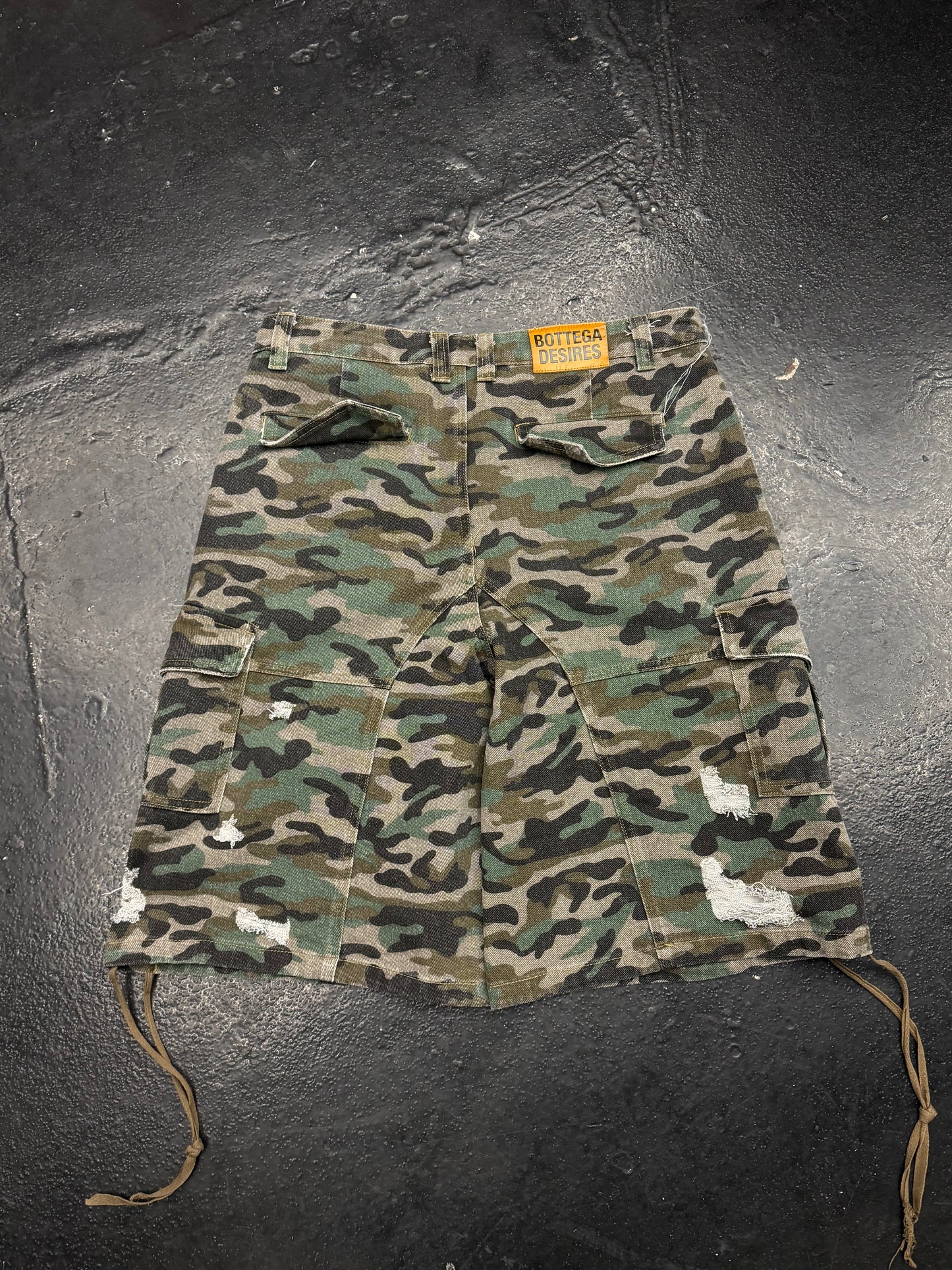 BOTTEGA DESIRES DISTESSED CAMO CARGO SHORTS (PRE-OWNED)