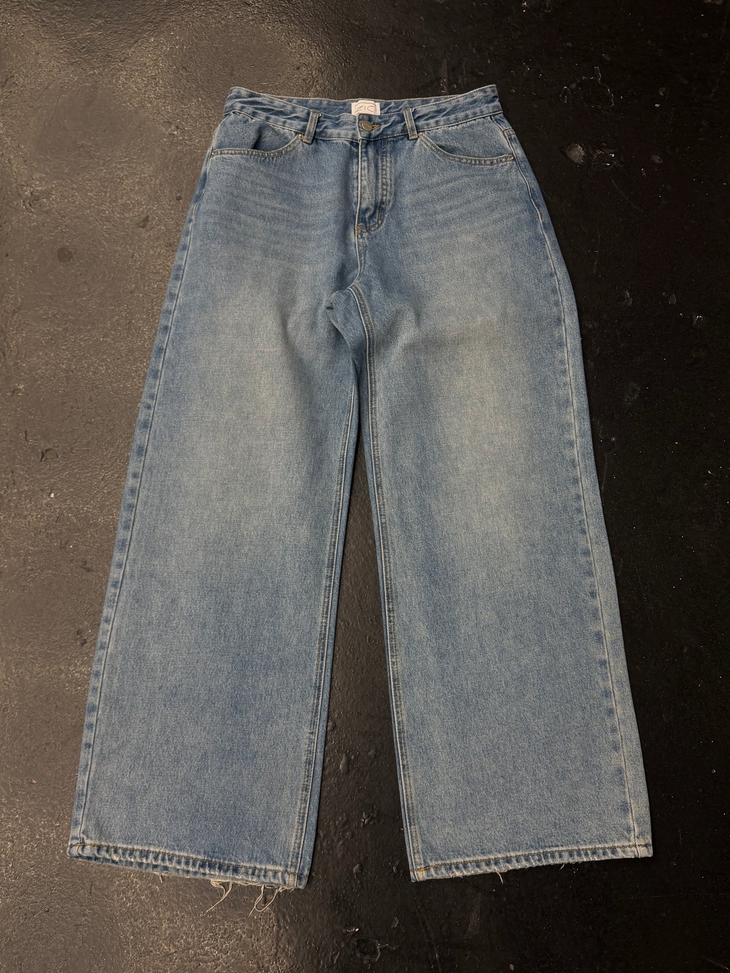ZICMADE BAGGY BLUE DENIM (PRE-OWNED) (SIZE 30)