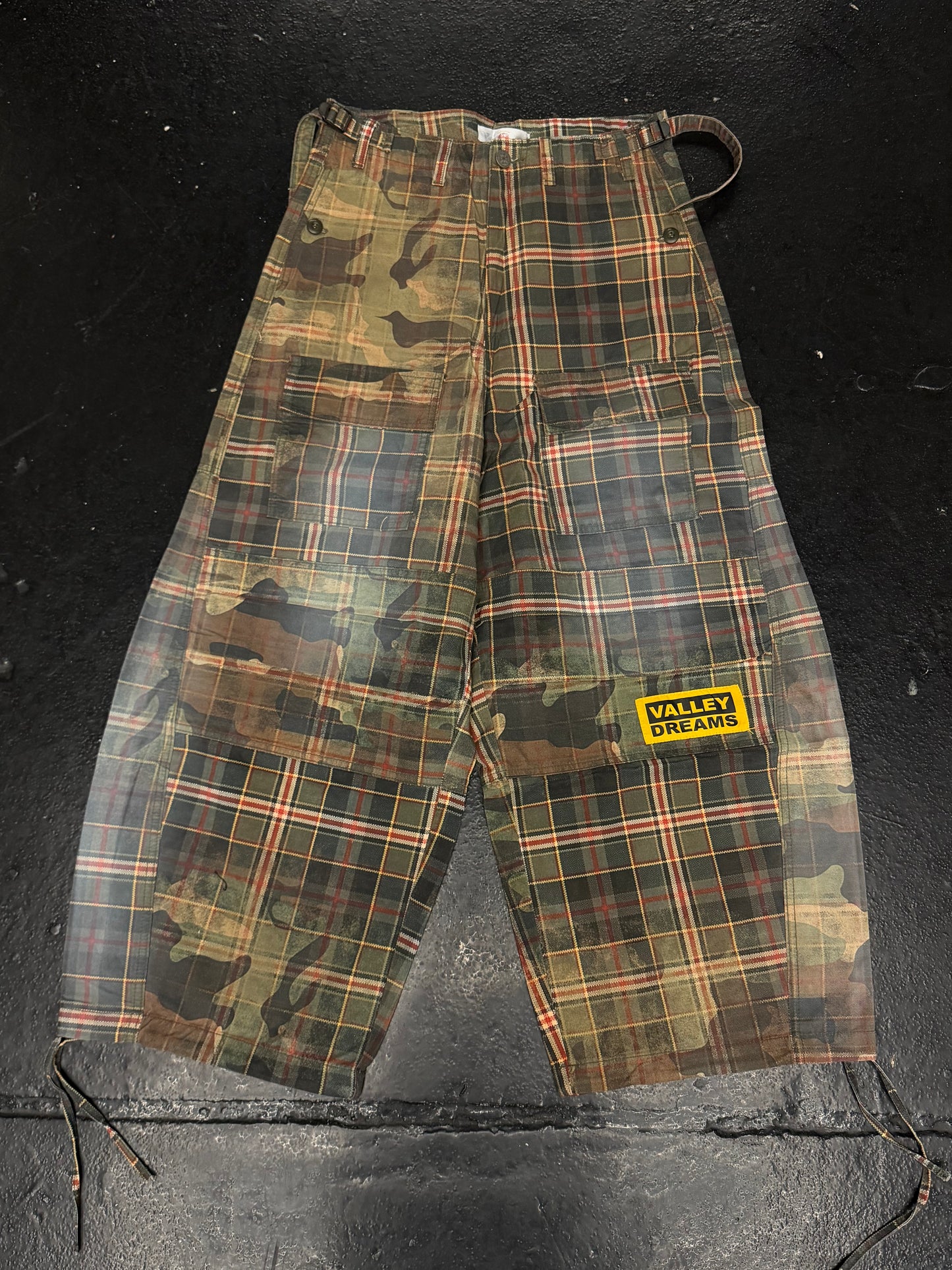 VALE FOREVER SOLIDER CARGOS (BRAND NEW)