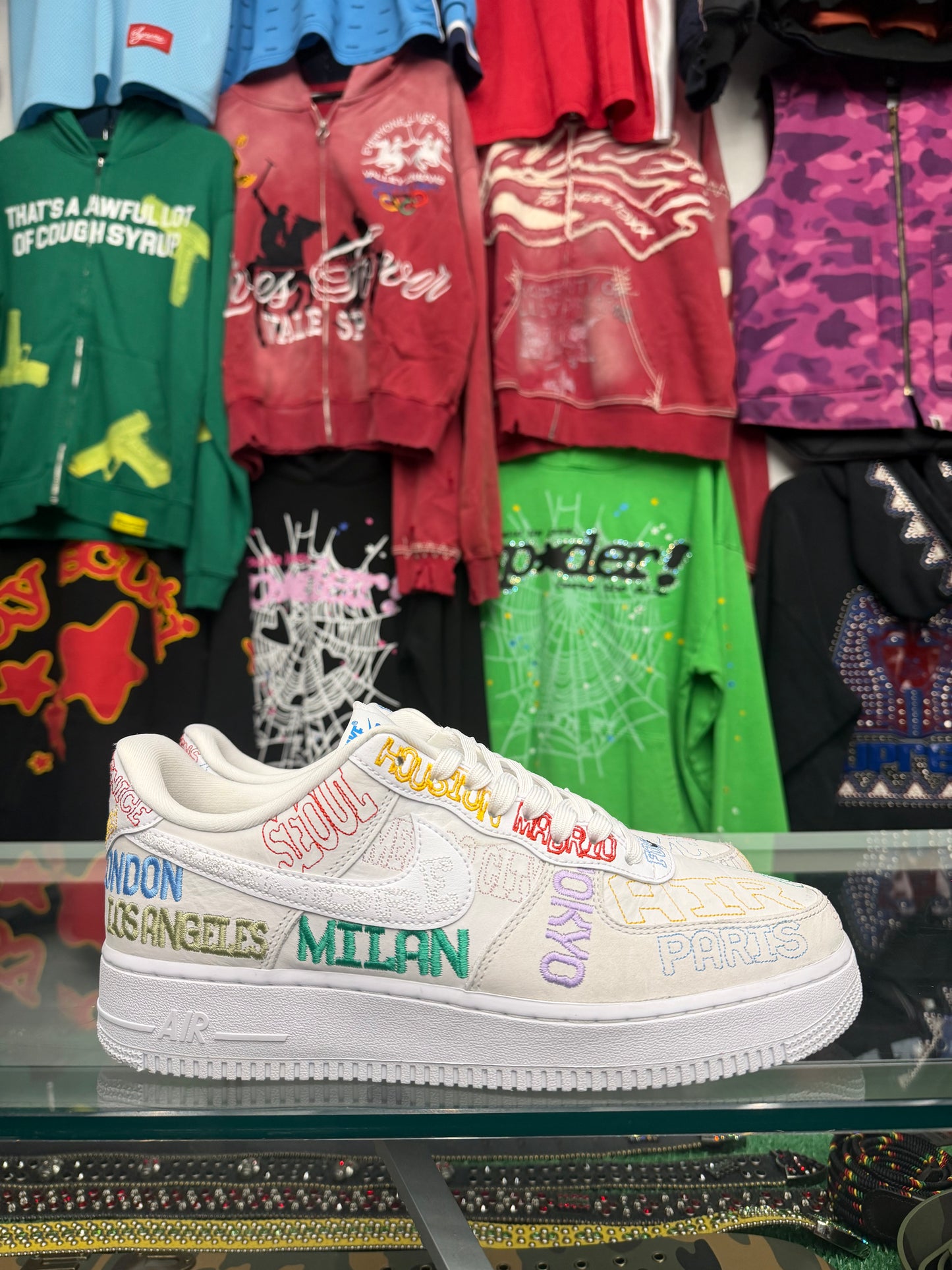 AIR FORCE 1 LV8 WORLD TOUR (PRE-OWNED W/ BOX)