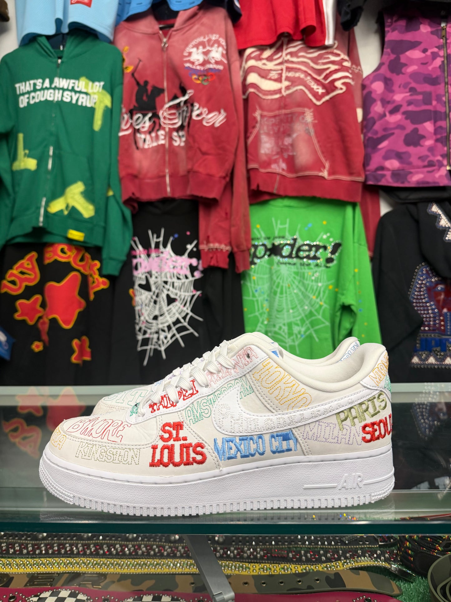 AIR FORCE 1 LV8 WORLD TOUR (PRE-OWNED W/ BOX)