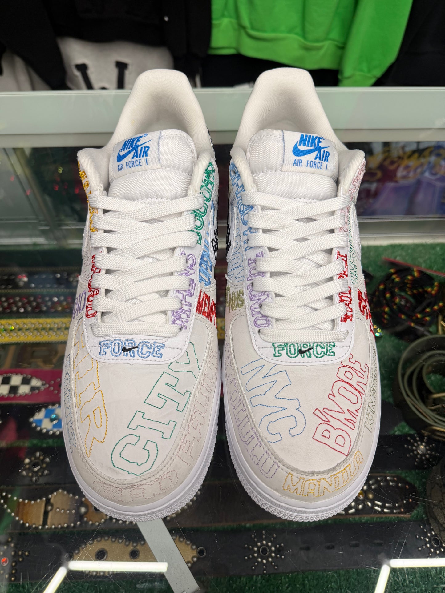 AIR FORCE 1 LV8 WORLD TOUR (PRE-OWNED W/ BOX)