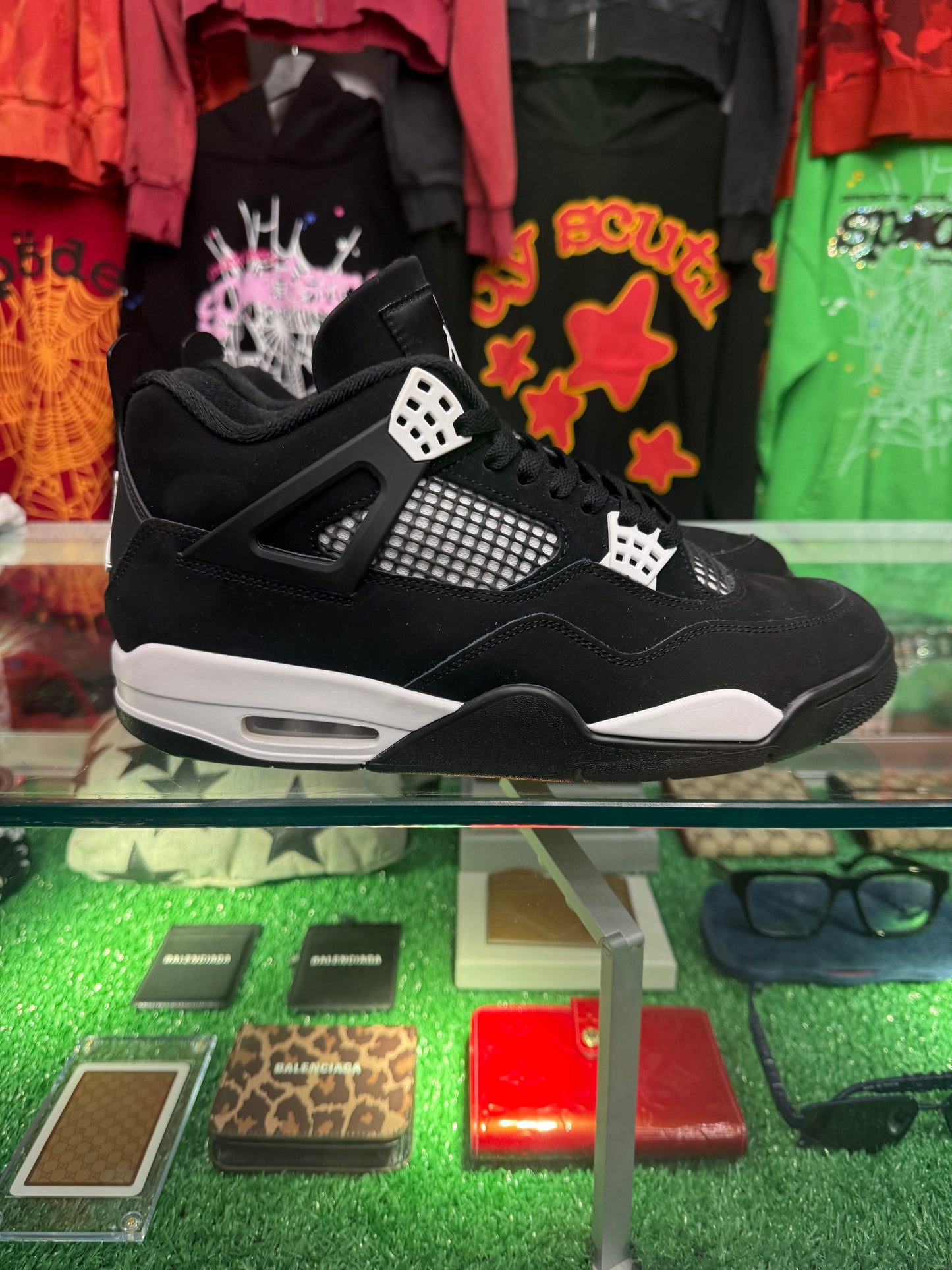 JORDAN 4 RETRO WHITE THUNDER (PRE-OWNED W/ BOX)