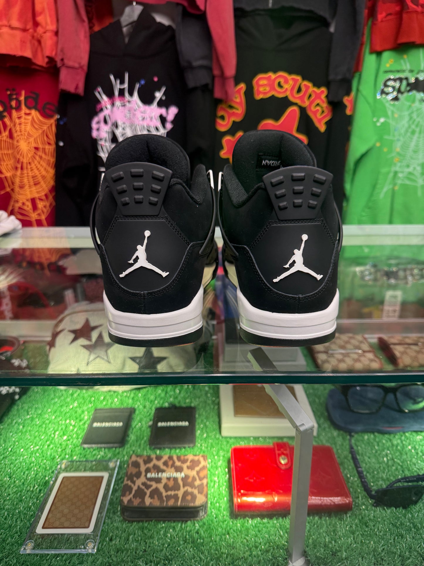 JORDAN 4 RETRO WHITE THUNDER (PRE-OWNED W/ BOX)