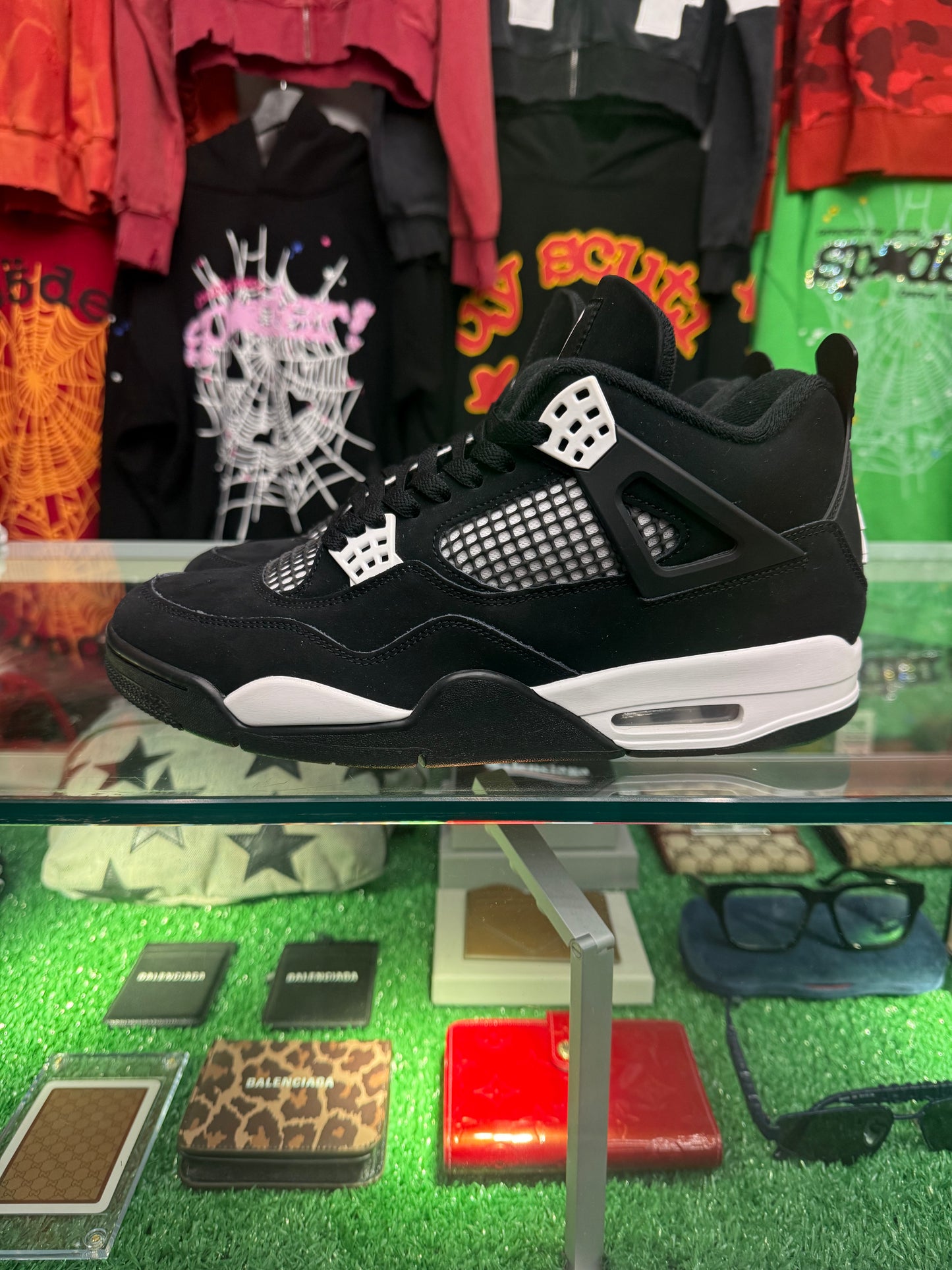 JORDAN 4 RETRO WHITE THUNDER (PRE-OWNED W/ BOX)