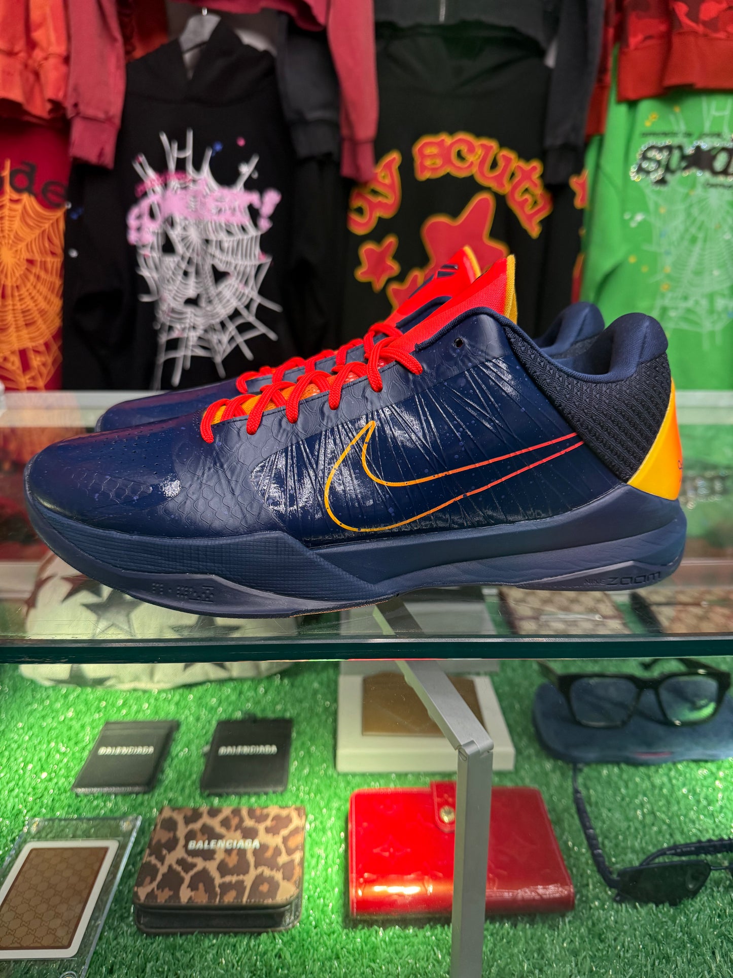 KOBE 5 PROTO CAITLYN CLARK (PRE-OWNED W/ BOX)