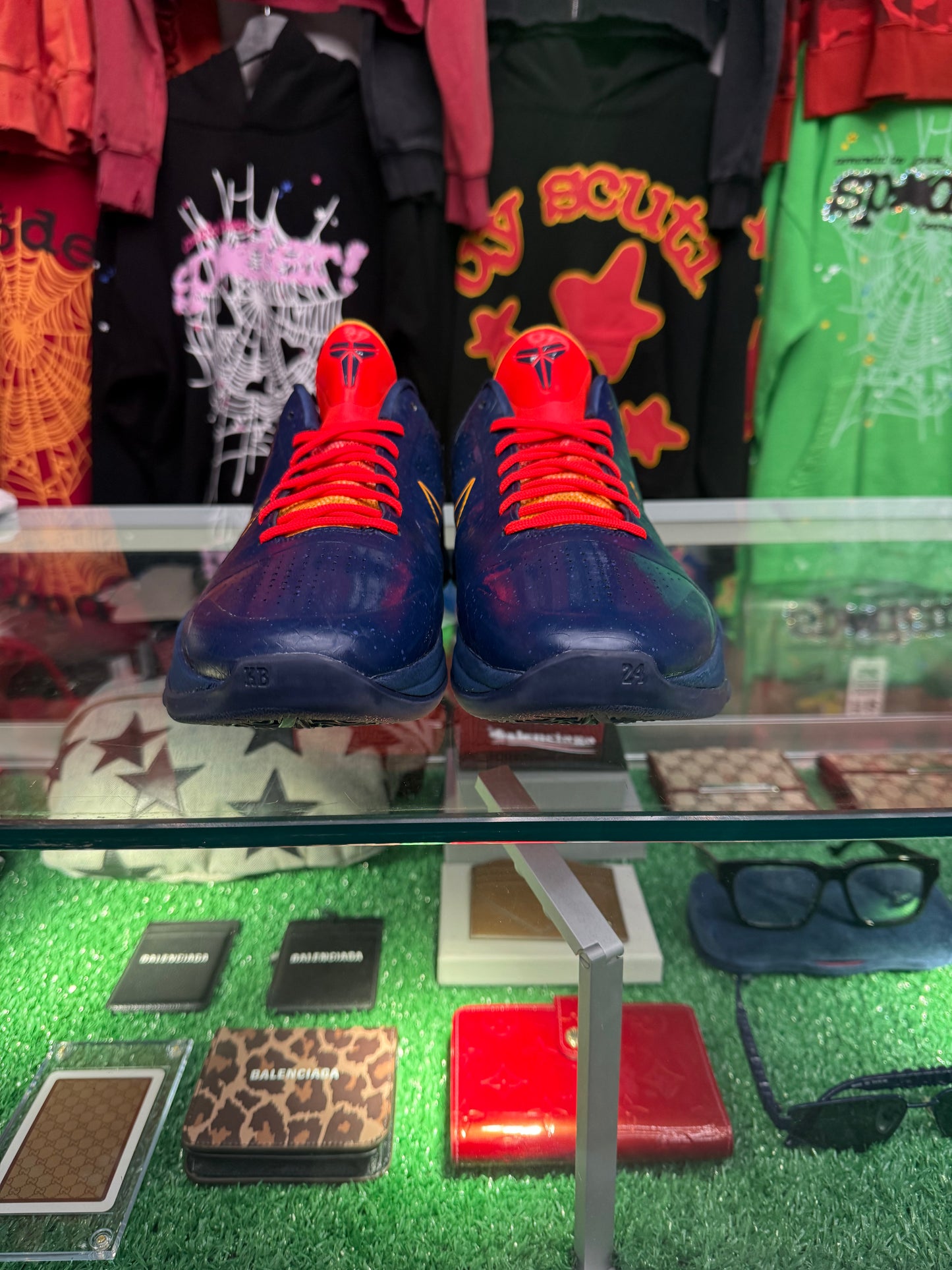 KOBE 5 PROTO CAITLYN CLARK (PRE-OWNED W/ BOX)