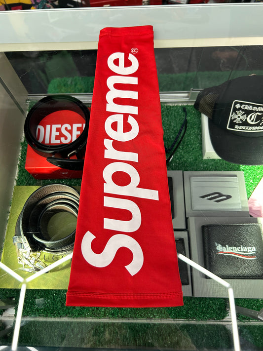 SUPREME RED ARM SLEEVE (PRE-OWNED)