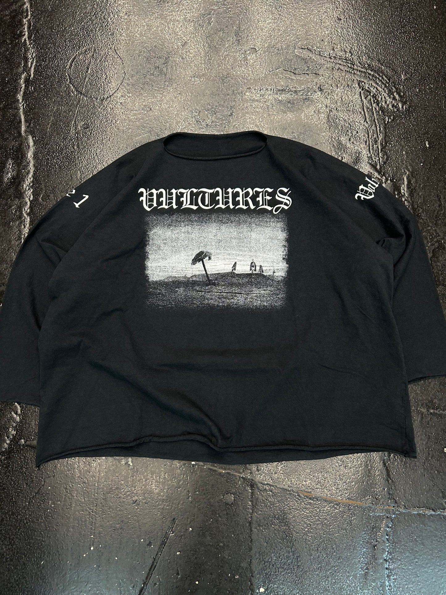 VULTURES BLACK LONGSLEEVE TEE (BRAND NEW)