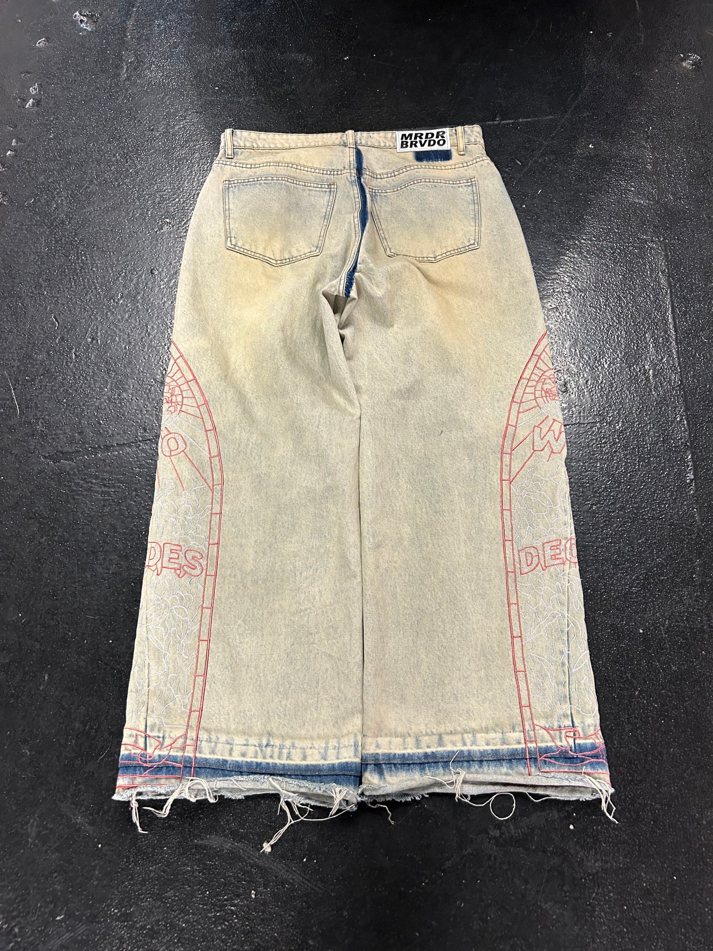 WHO DECIDES WAR LIGHTWASH EMBROIDERED JEANS (PRE-OWNED)