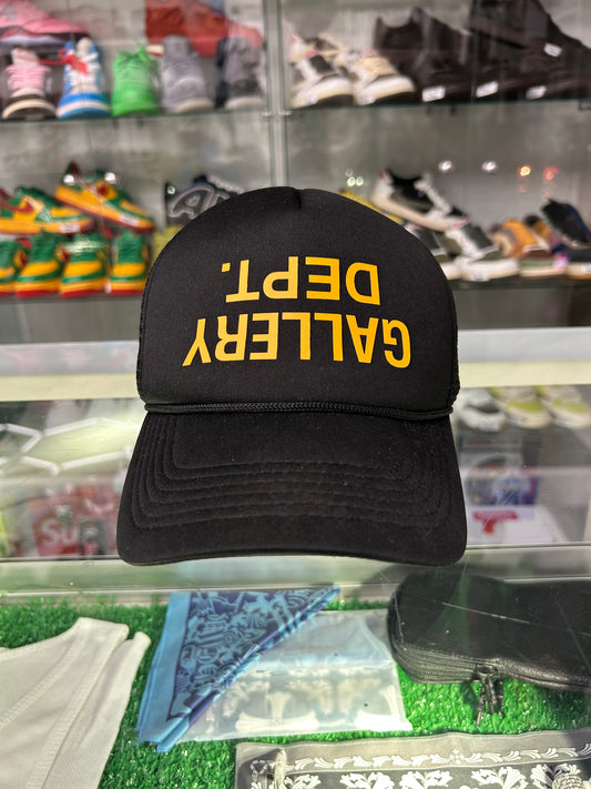 GALLERY DEPT UPSIDE DOWM BLACK TRUCKER HAT (VNDS)