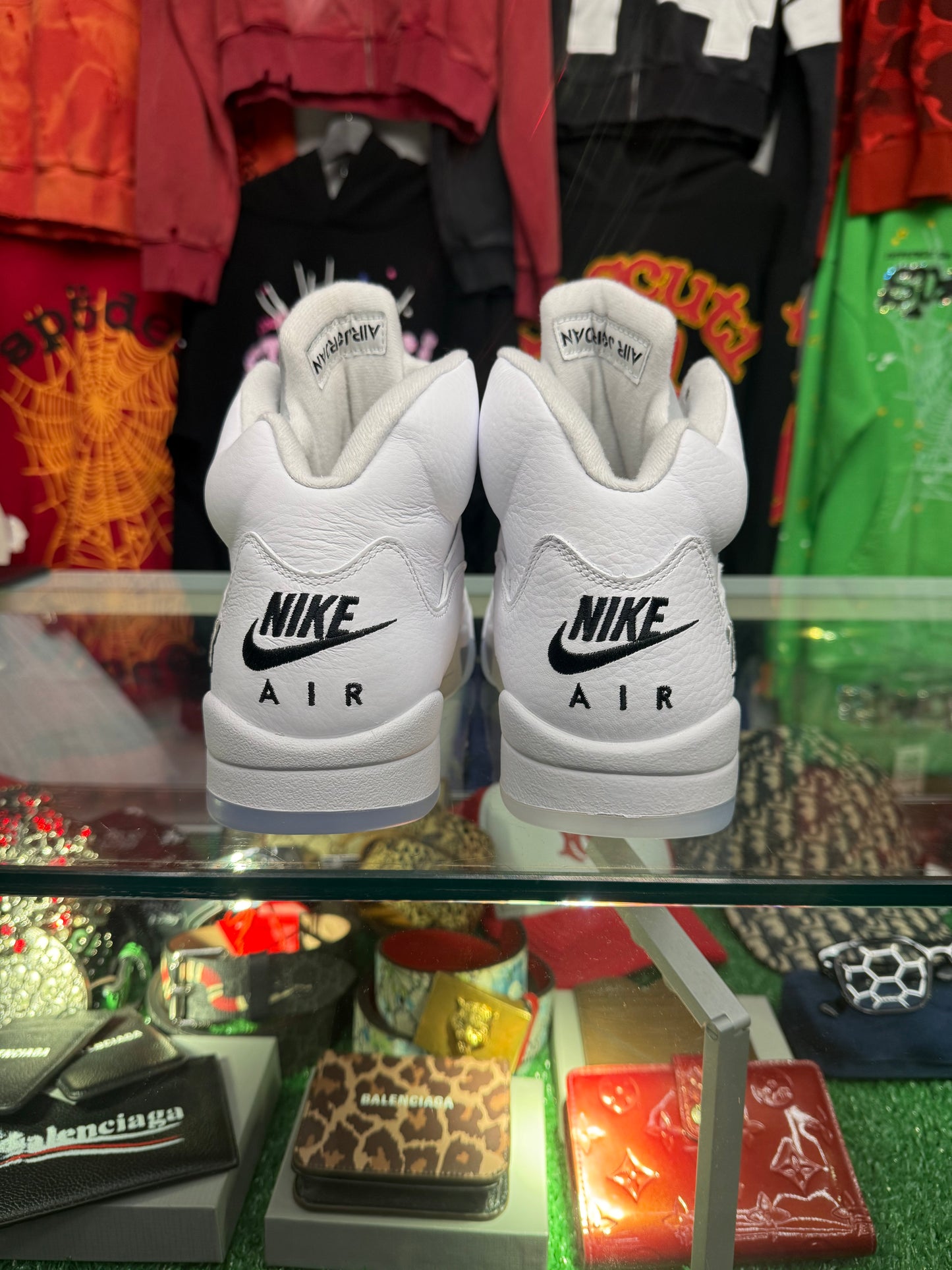NIKE AIR JORDAN 5 RETRO METALLIC WHITE (PRE-OWNED W/ BOX)