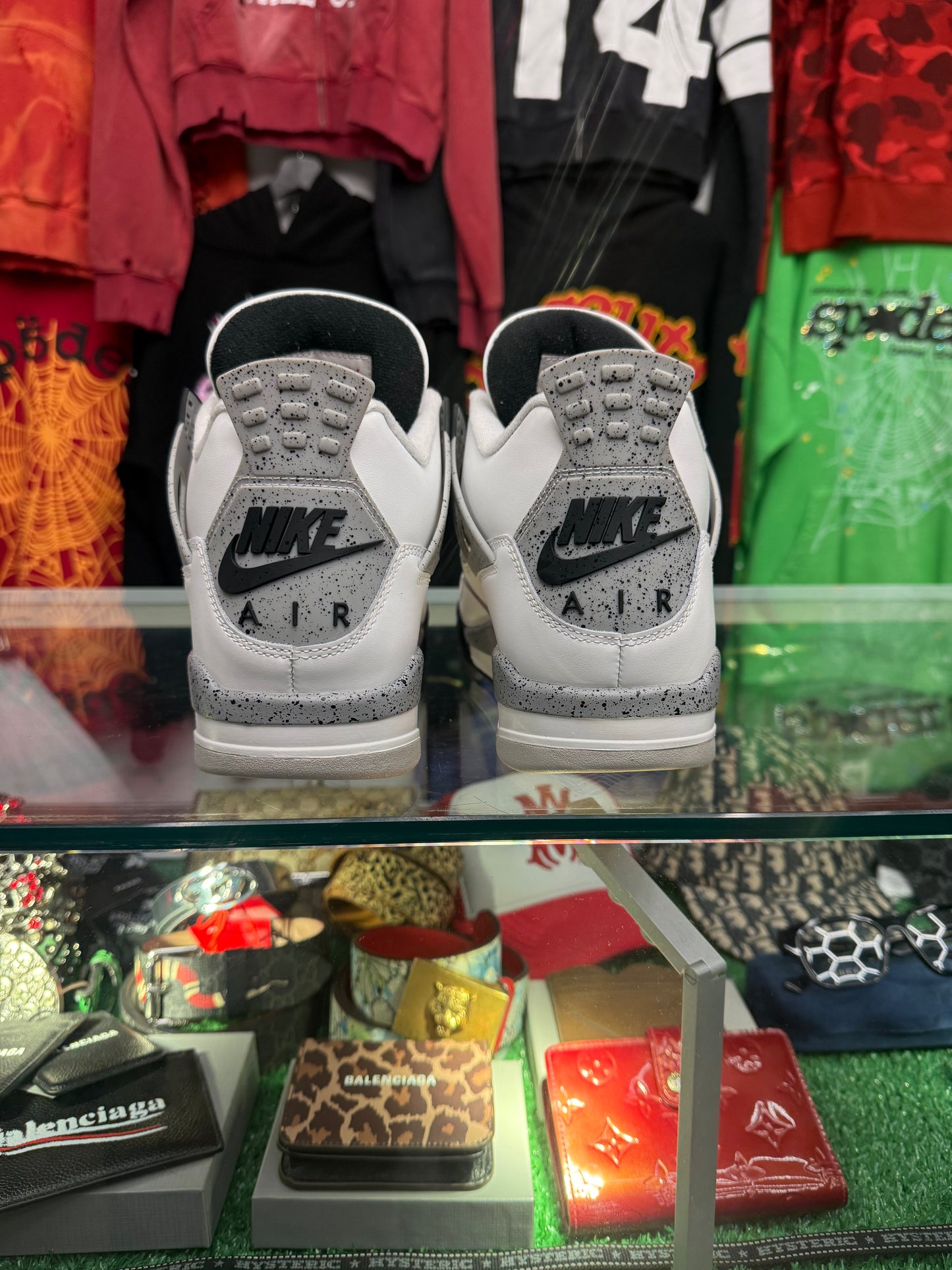 AIR JORDAN 4 RETRO WHITE CEMENT (PRE-OWNED W/ BOX)