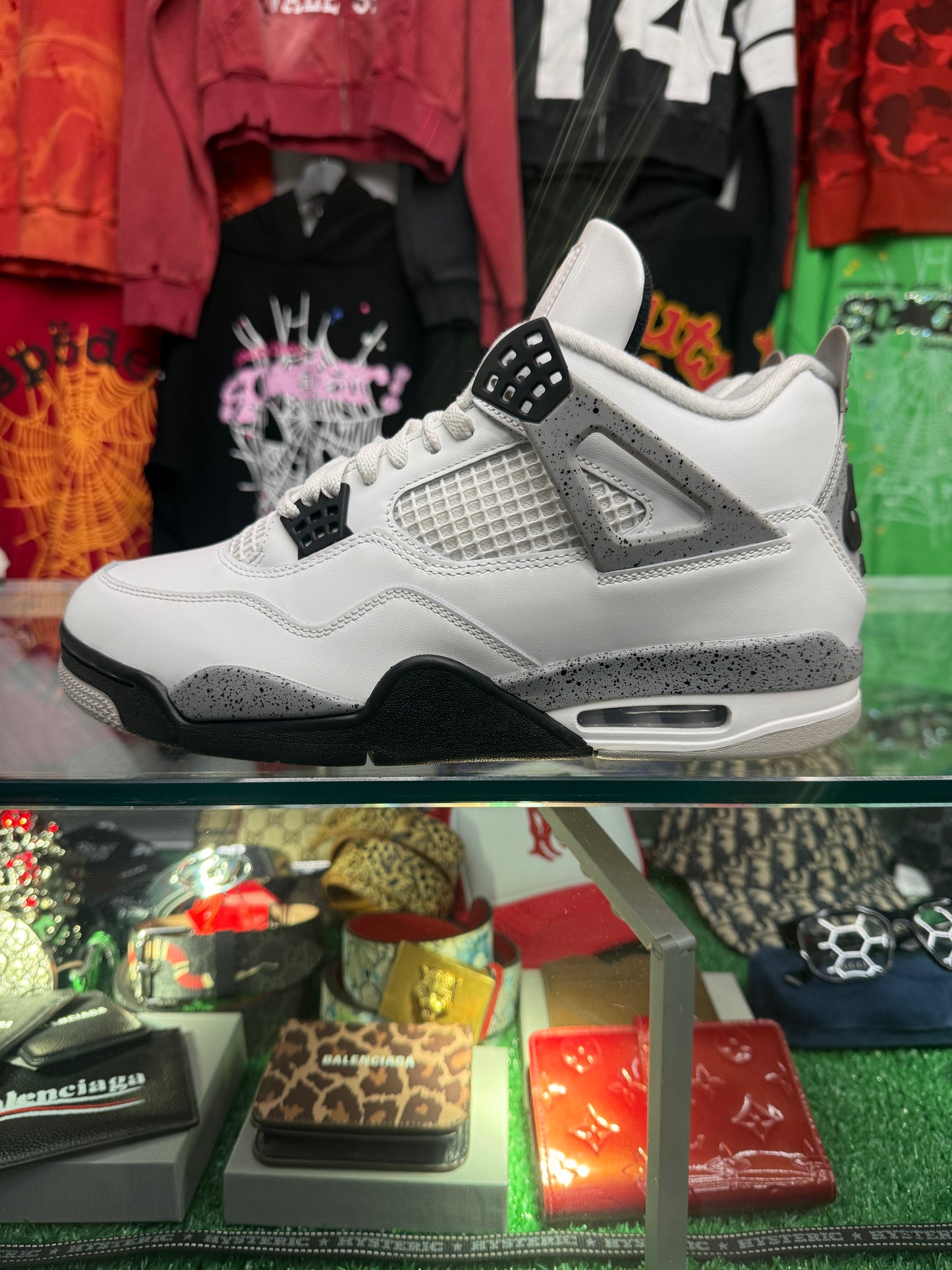 AIR JORDAN 4 RETRO WHITE CEMENT (PRE-OWNED W/ BOX)