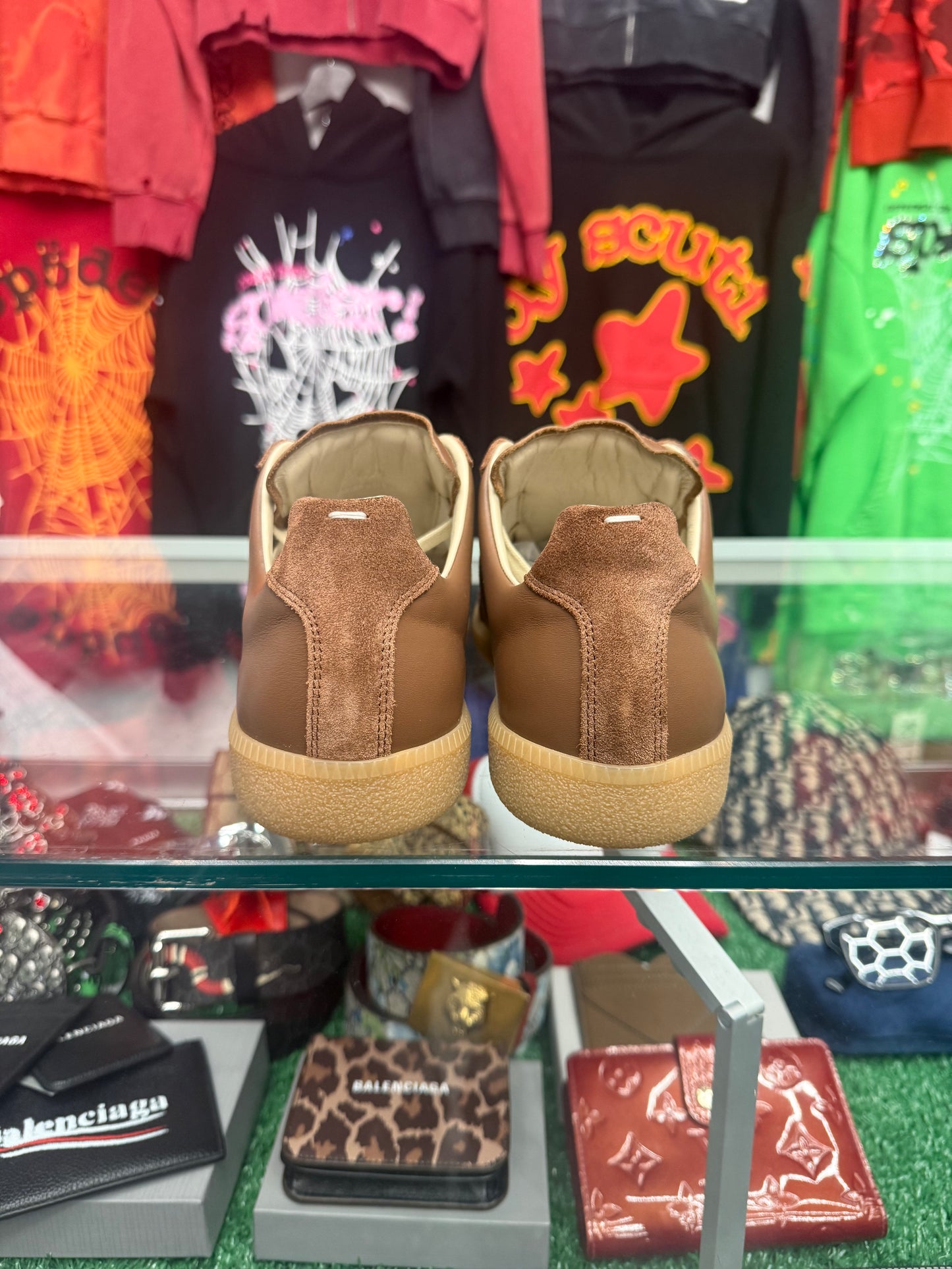 MAISON MARGIELA REPLICA BROWN (PRE-OWNED W/ BOX)