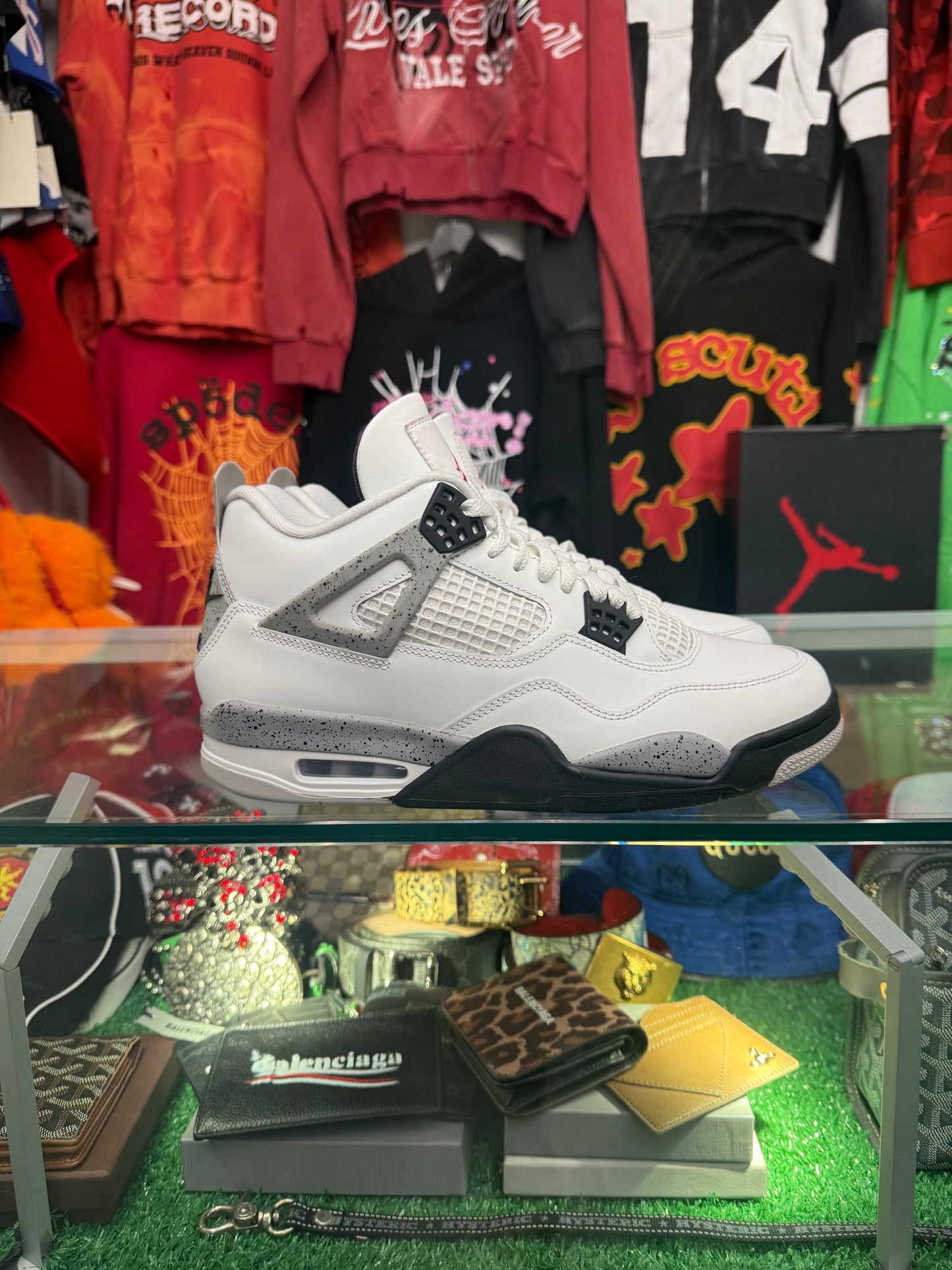 JORDAN 4 RETRO WHITE CEMENT (PRE-OWNED W/ BOX)