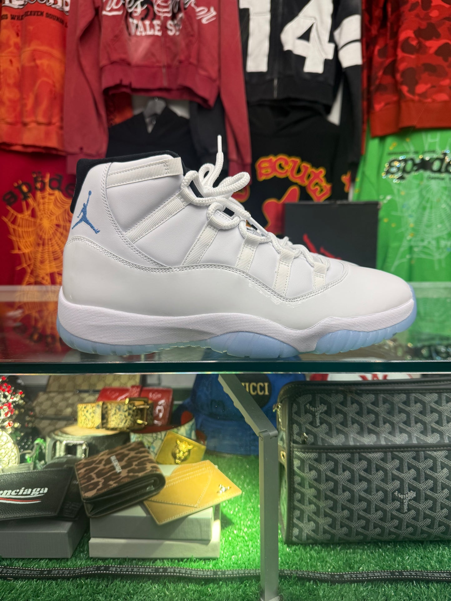JORDAN 11 RETRO LEGEND BLUE (PRE-OWNED W/ BOX)