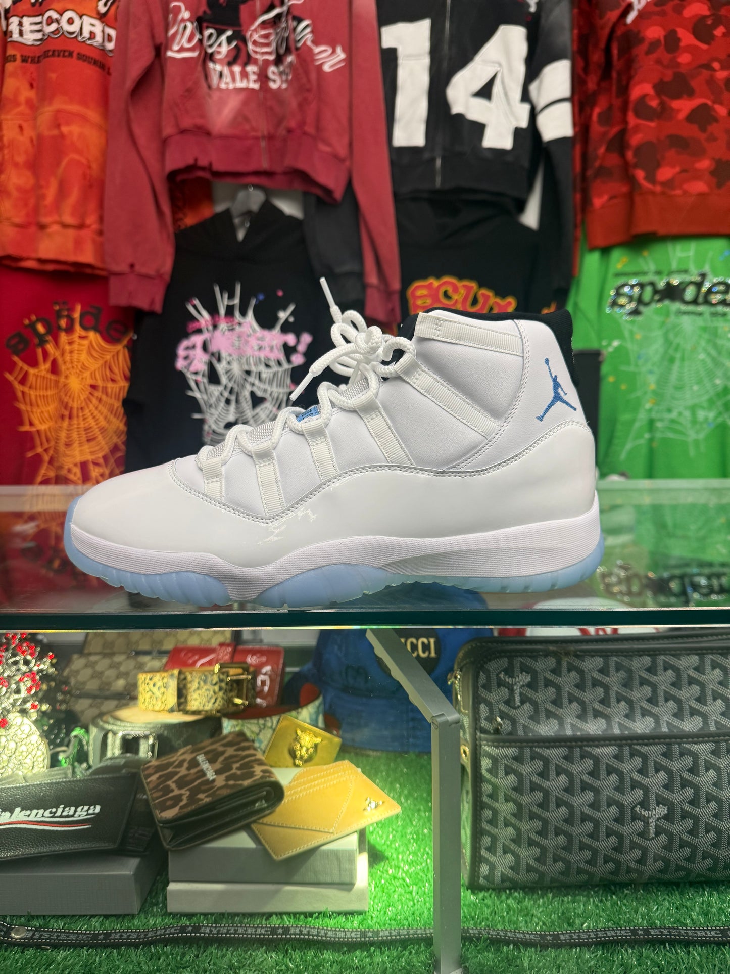 JORDAN 11 RETRO LEGEND BLUE (PRE-OWNED W/ BOX)