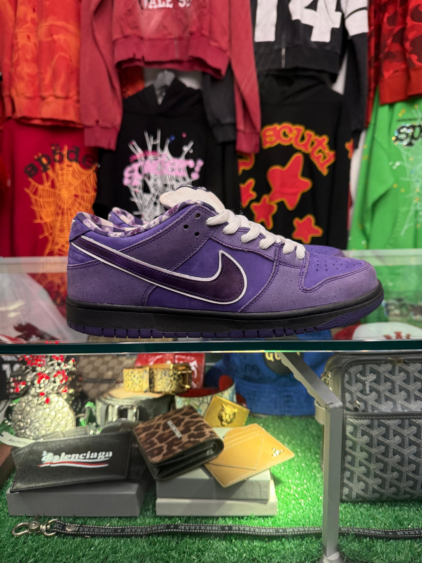 DUNK LOW SB PURPLE LOBSTER (PRE-OWNED W/ BOX)