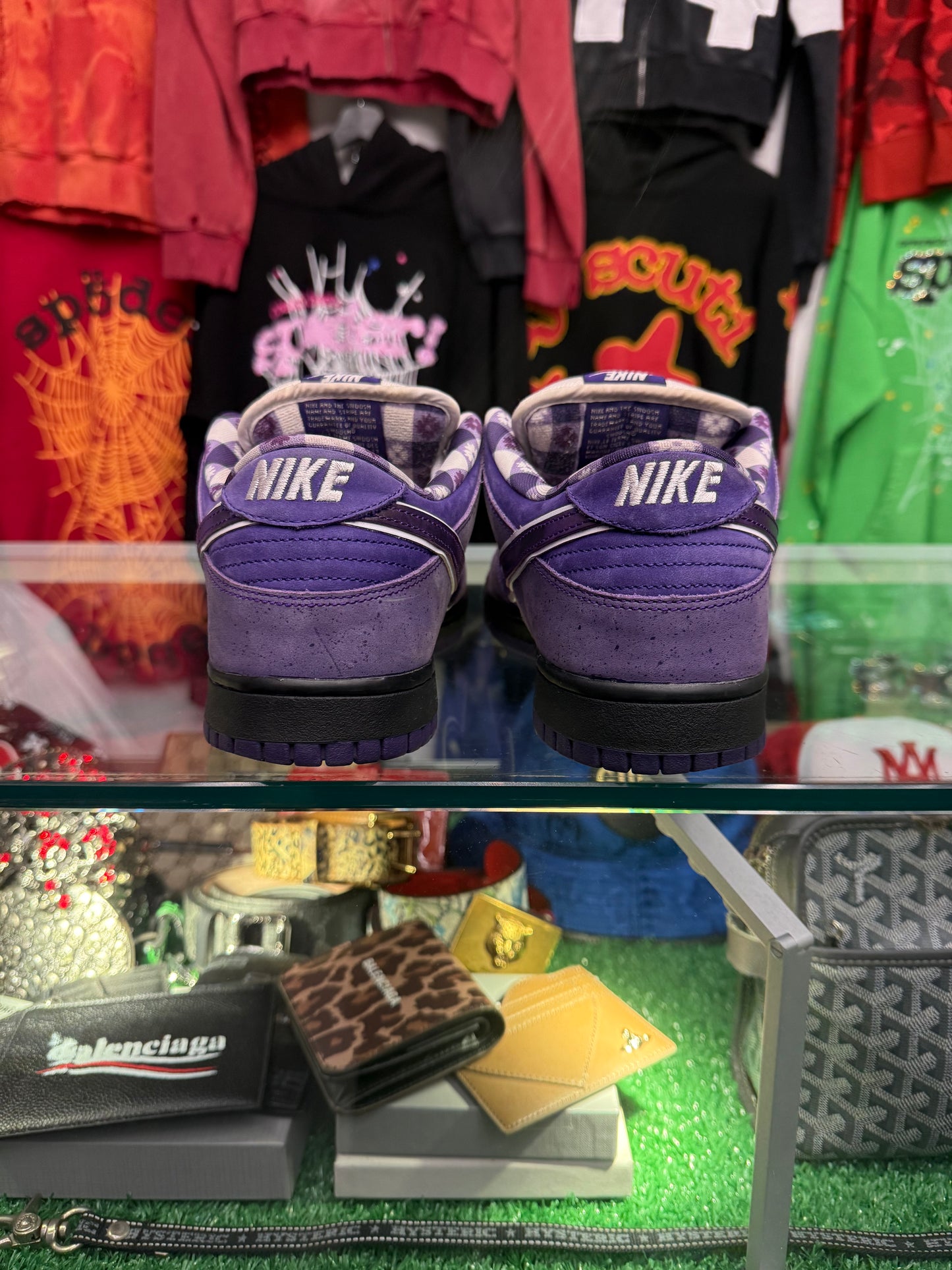DUNK LOW SB PURPLE LOBSTER (PRE-OWNED W/ BOX)