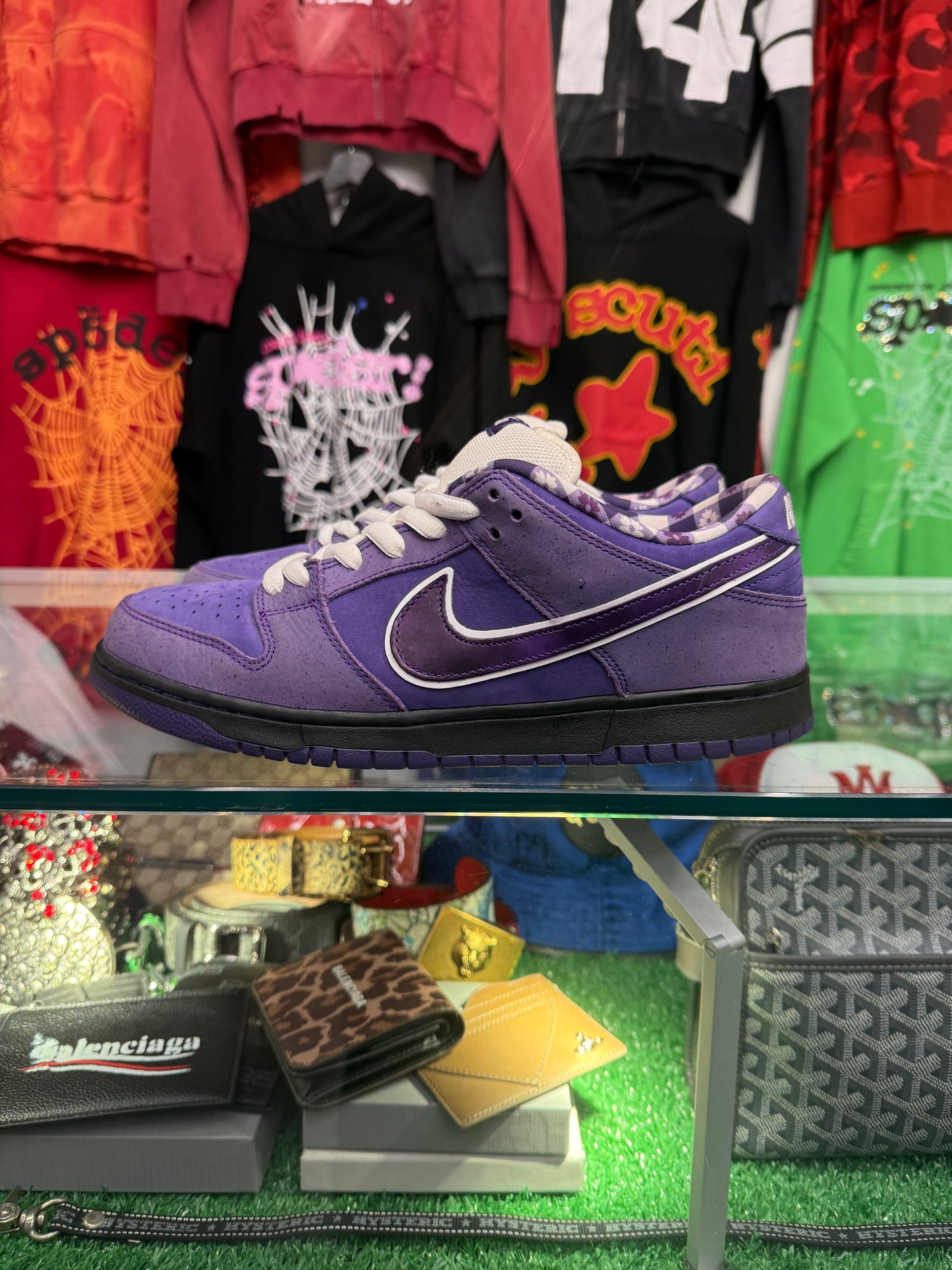 DUNK LOW SB PURPLE LOBSTER (PRE-OWNED W/ BOX)