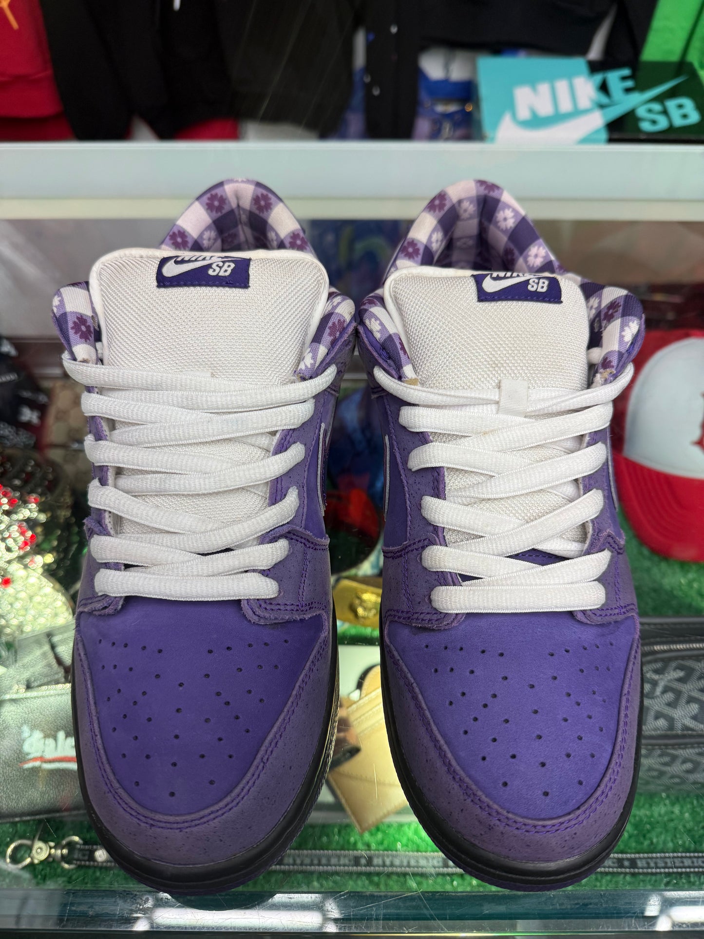 DUNK LOW SB PURPLE LOBSTER (PRE-OWNED W/ BOX)