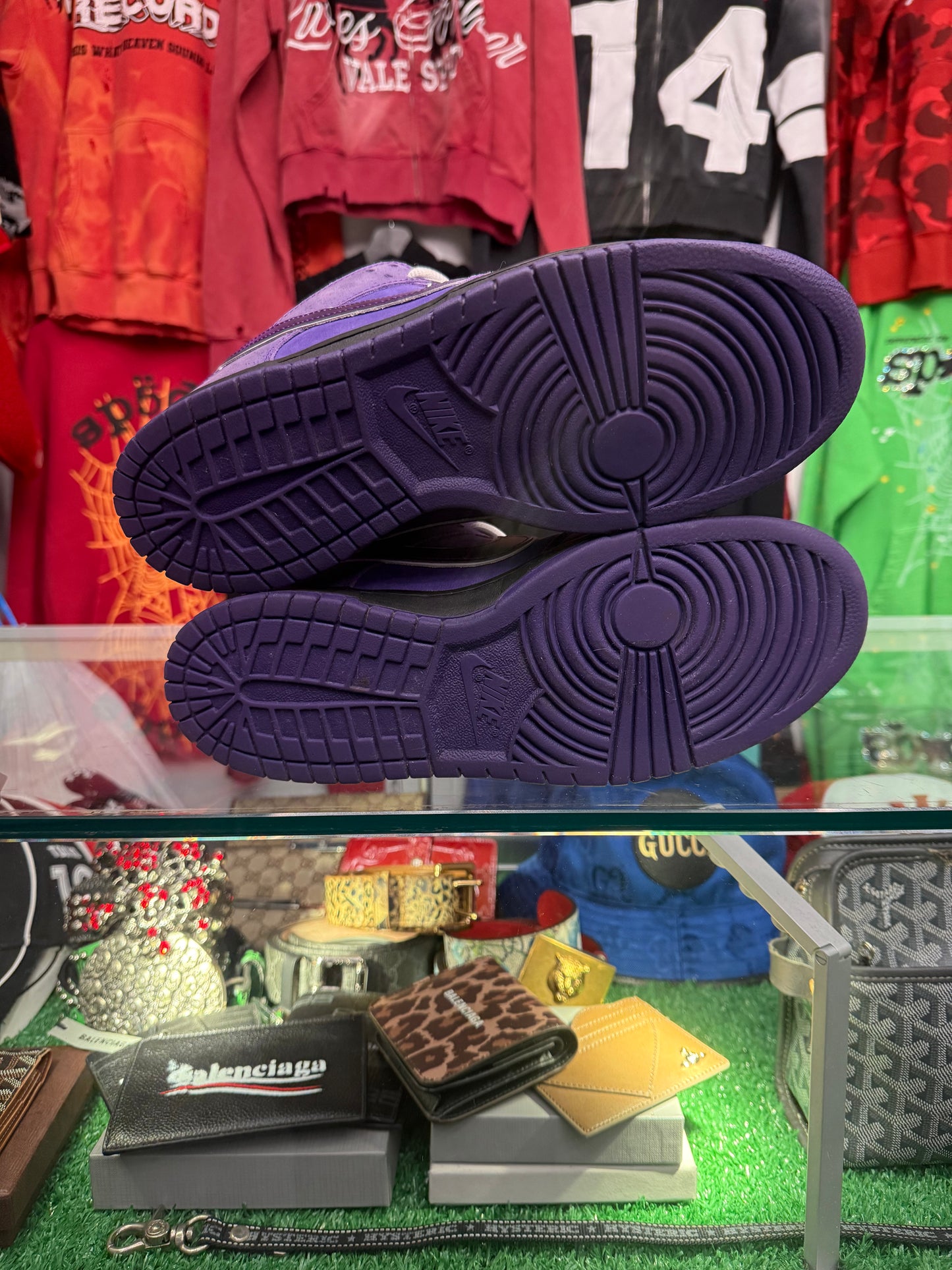 DUNK LOW SB PURPLE LOBSTER (PRE-OWNED W/ BOX)
