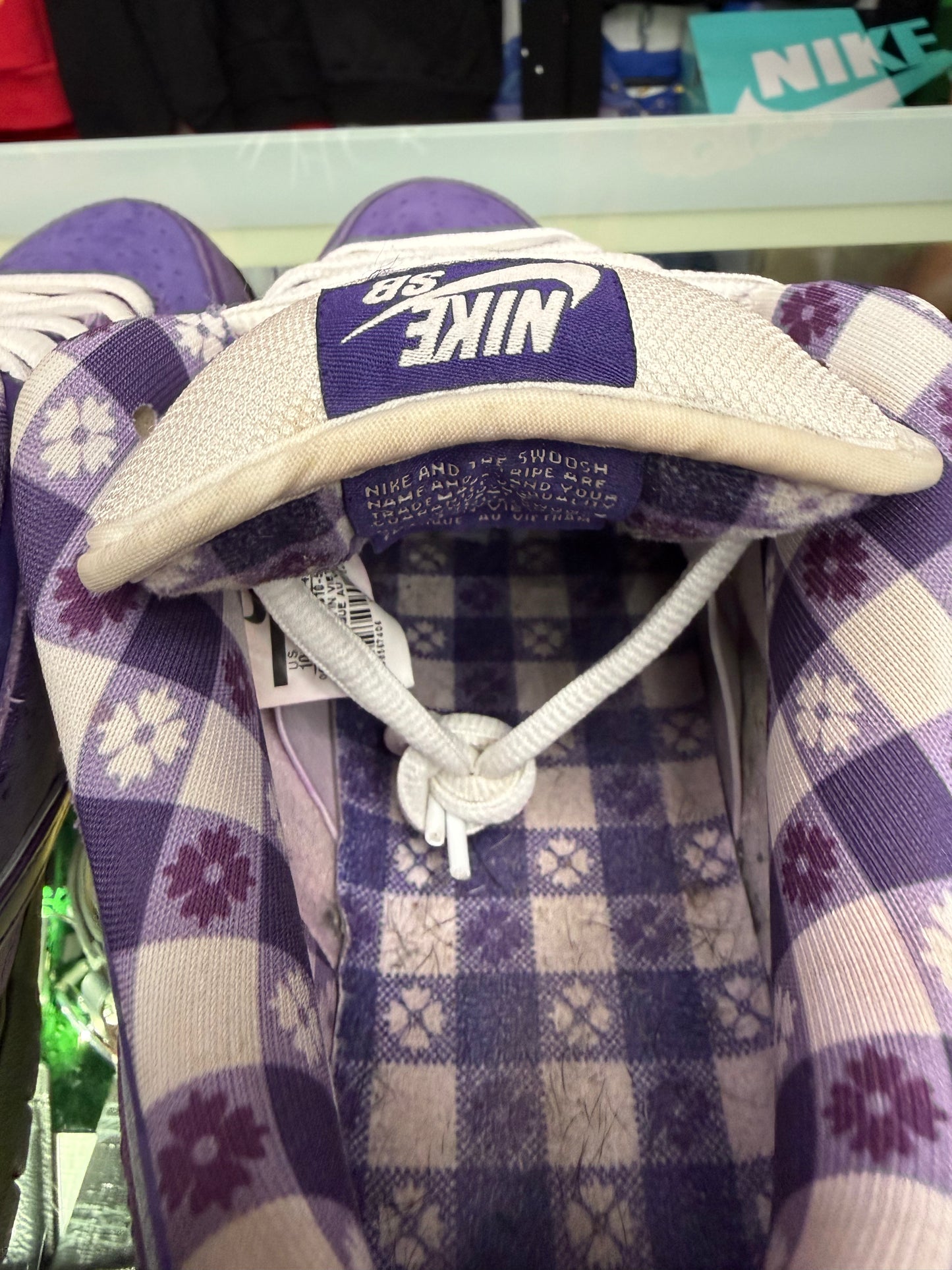 DUNK LOW SB PURPLE LOBSTER (PRE-OWNED W/ BOX)