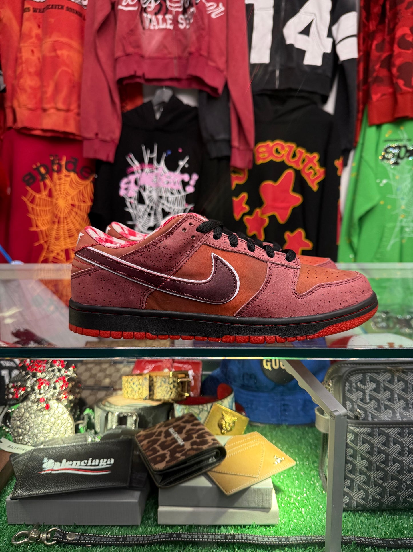 DUNK LOW SB RED LOBSTER (BRAND NEW)