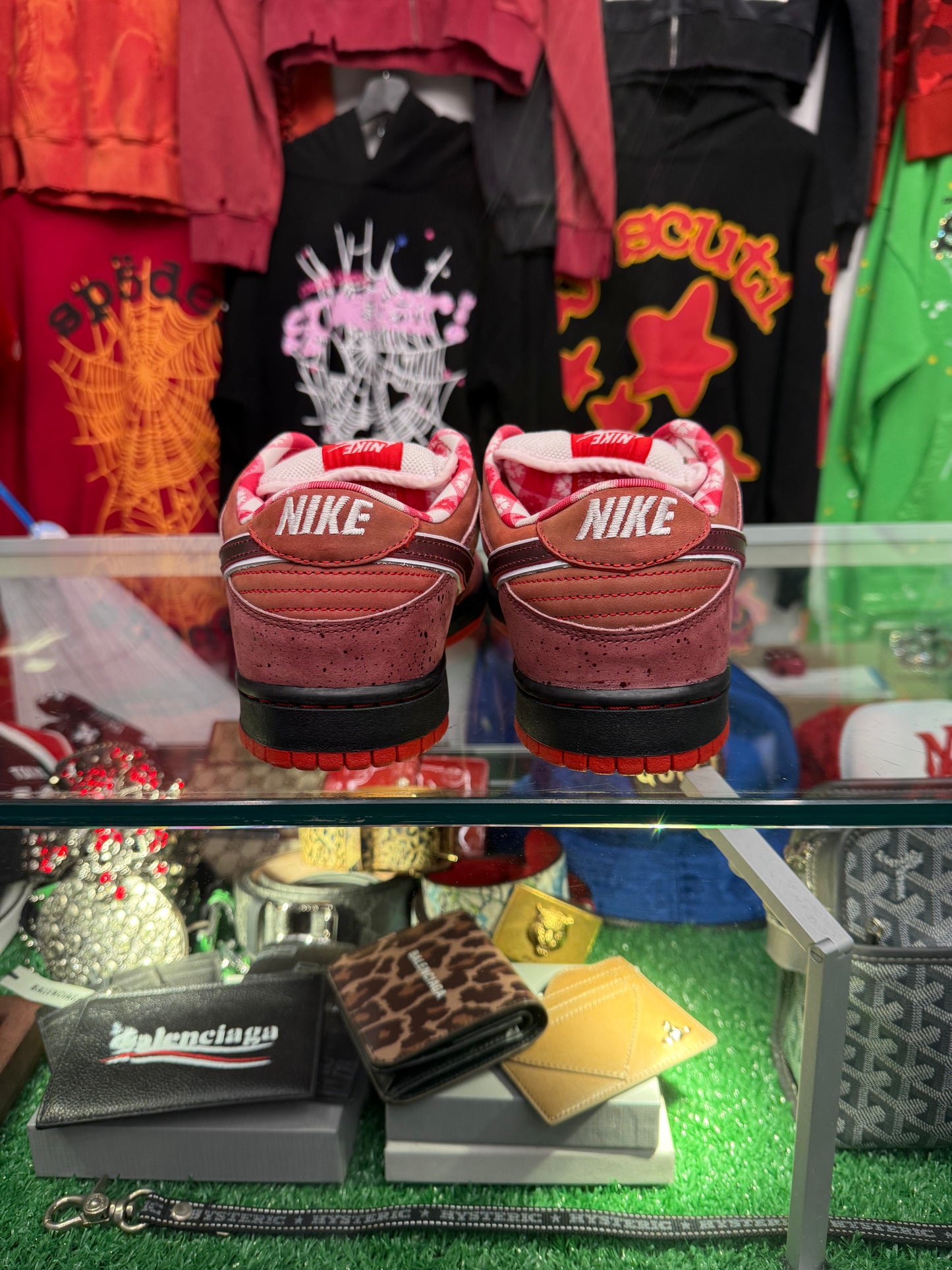 DUNK LOW SB RED LOBSTER (BRAND NEW)