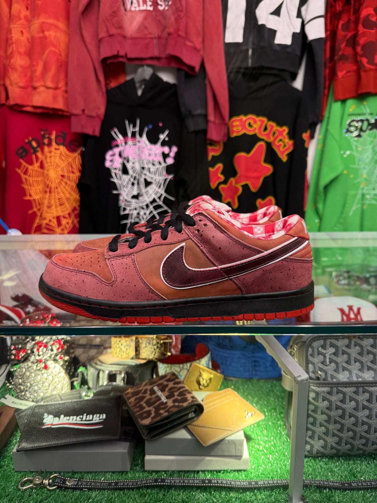 DUNK LOW SB RED LOBSTER (BRAND NEW)