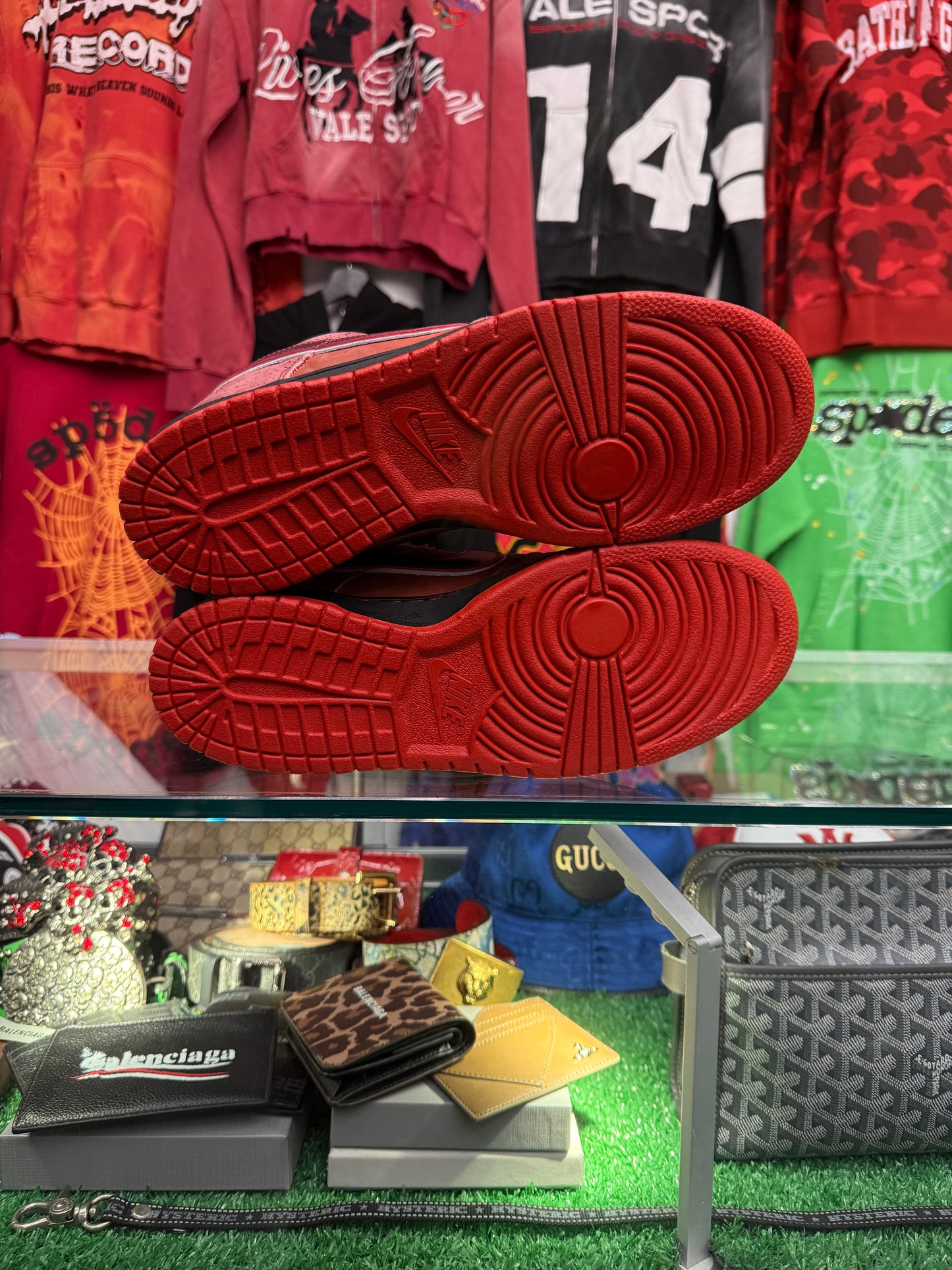 DUNK LOW SB RED LOBSTER (BRAND NEW)